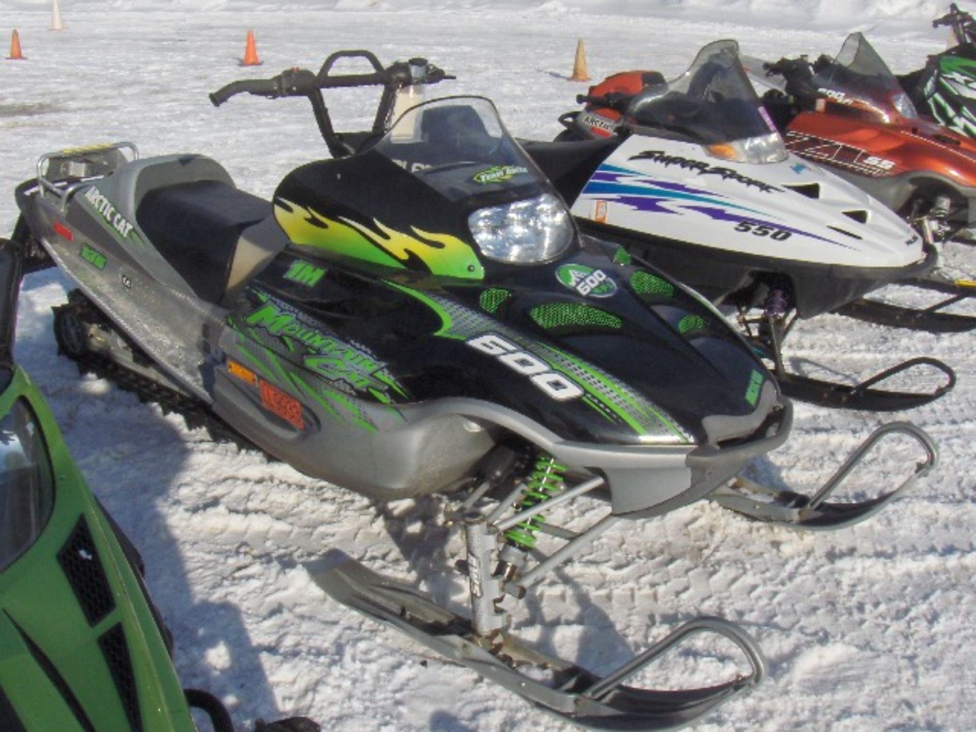 2003 ARCTIC CAT  600 M1 136  4UF03SNW03T156194 snowmobile, sold with a signed registration - Image 2 of 2