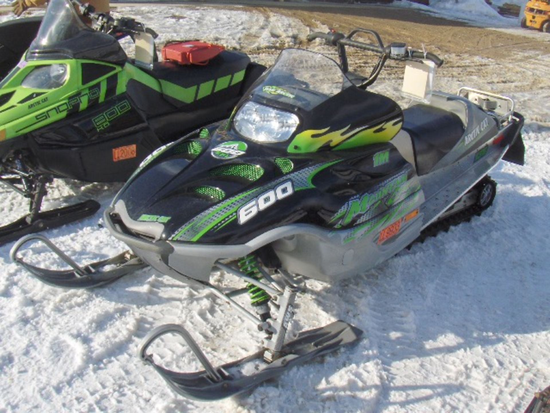 2003 ARCTIC CAT  600 M1 136  4UF03SNW03T156194 snowmobile, sold with a signed registration