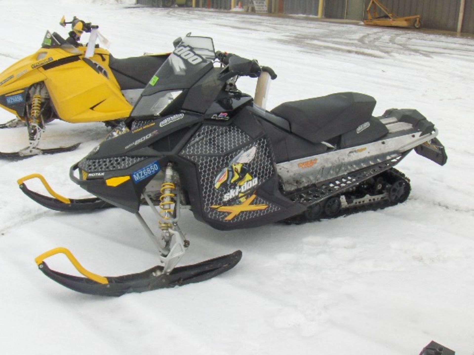 2008 SKI-DOO 800 MXZ 2BPSBB8D58V000798 Snowmobile, owner started at the time of check-in, reverse,