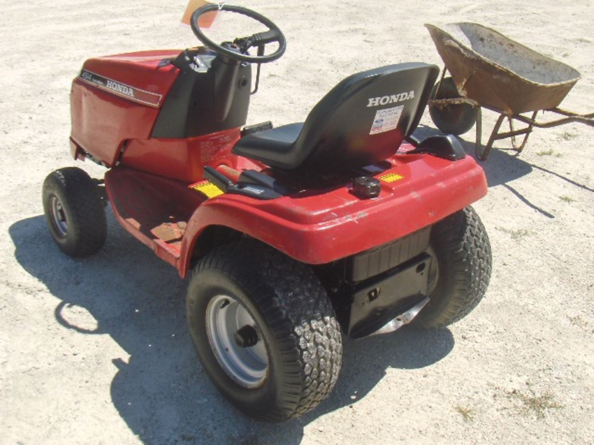 HONDA TWIN 14HP 4514 4514  NO S# riding tractor, no deck, shaft drive, hydro, electric start, sold - Image 2 of 2