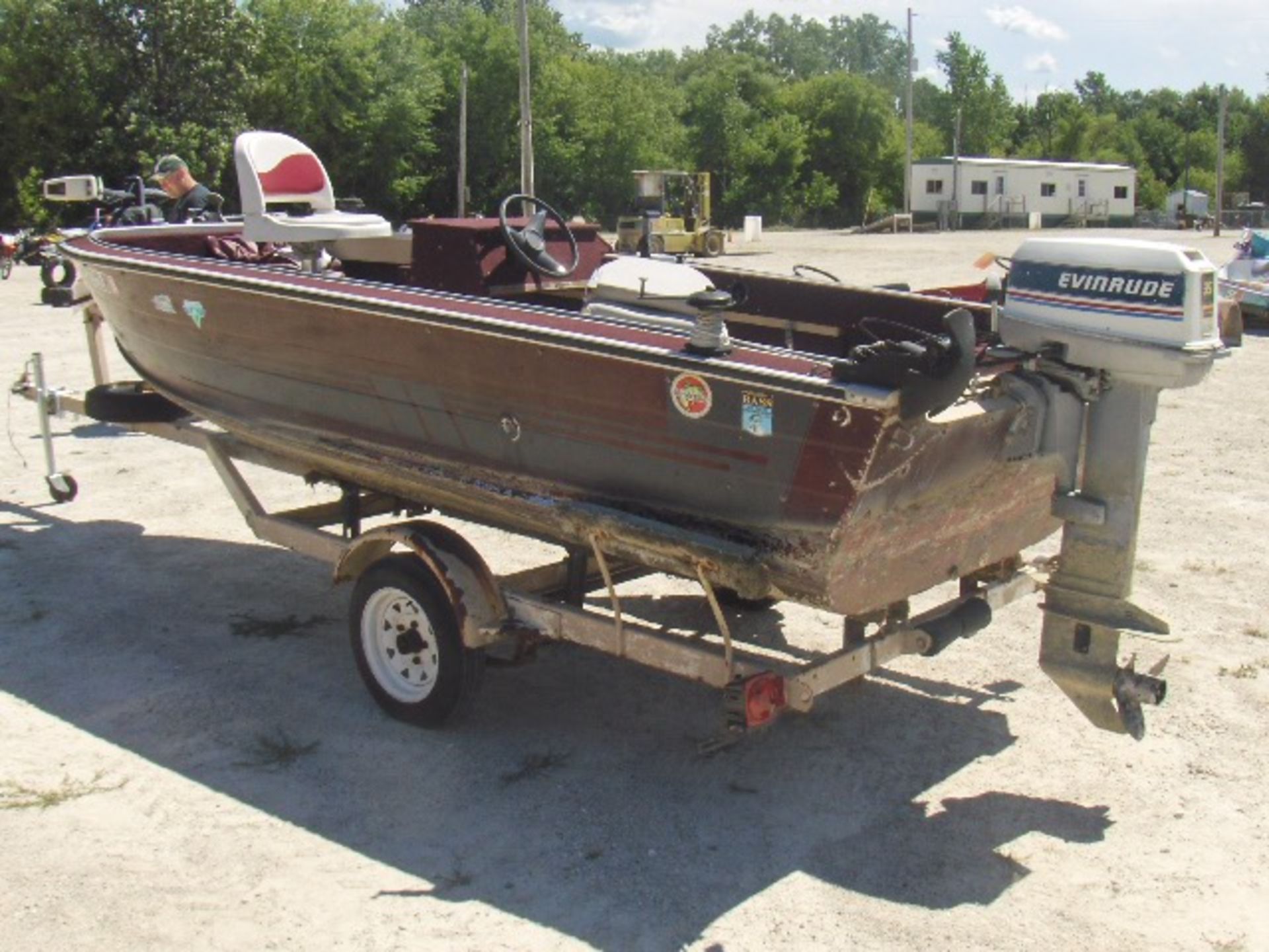 1983 SMOKERCRAFT 35HP W/TRLMSR 1 AXLE 18'TRLR 1 AXLE 18'TRLR  NO S# boat w/trailer, owner started at - Image 3 of 4