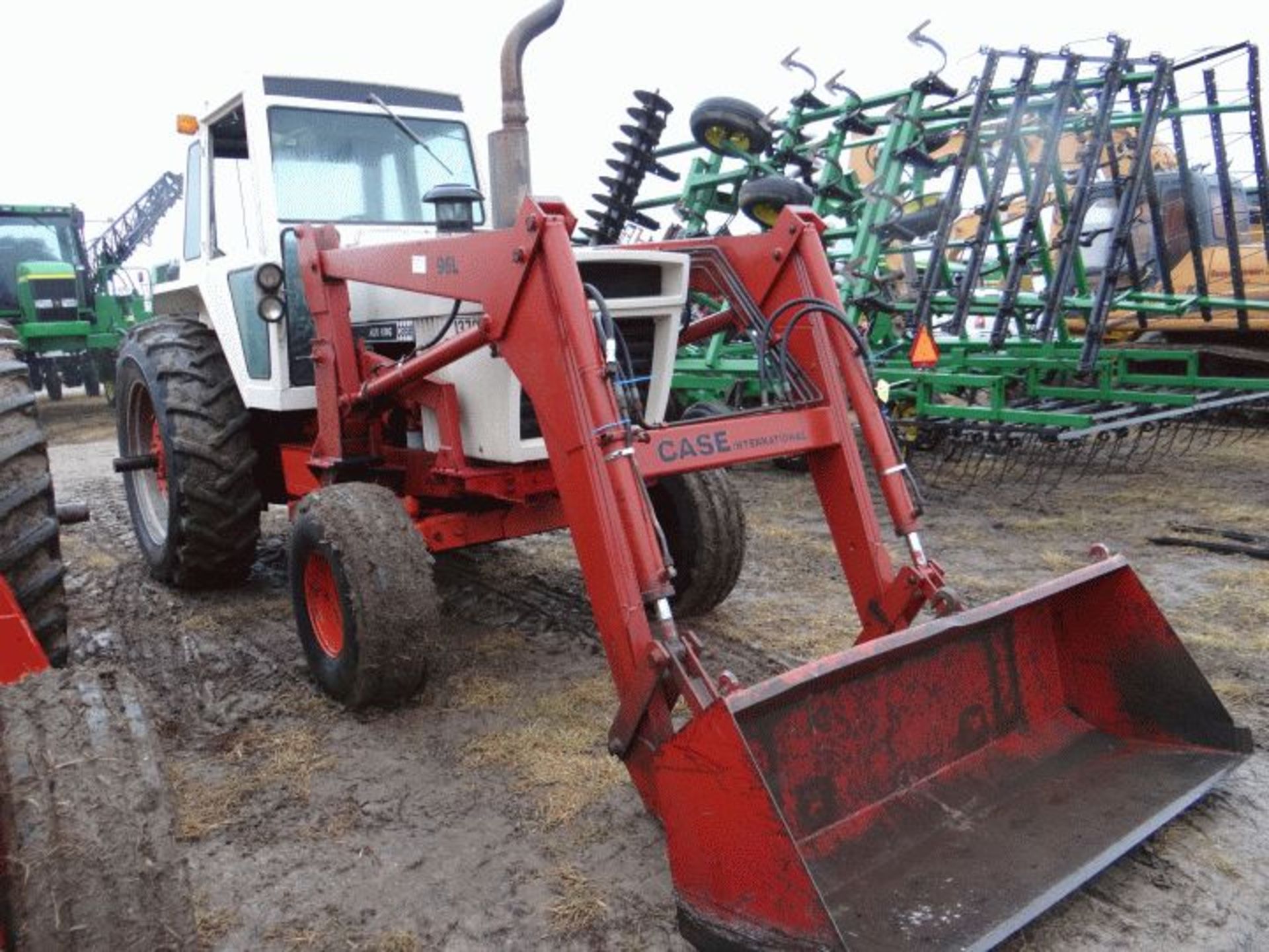 Lot # 1825 Case 1370 Tractor App 4500 hrs, w/Loader - Image 2 of 4