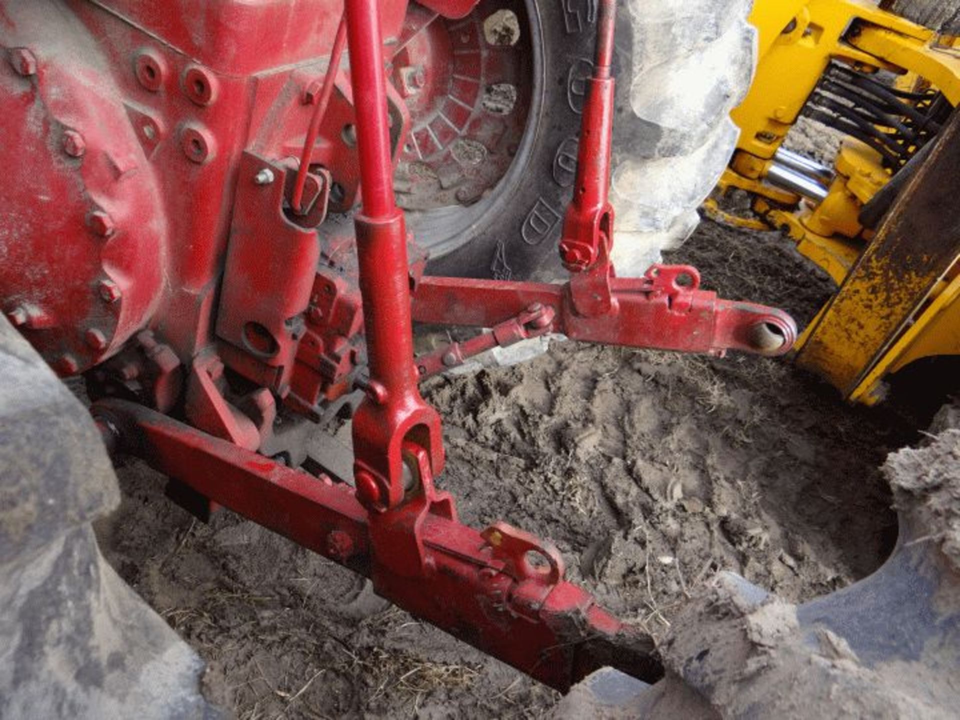 Lot # 2398 Farmall 706 Tractor Diesel, Eng Rebuilt about 10hrs Ago along with Pump, Good TA, New - Image 4 of 4