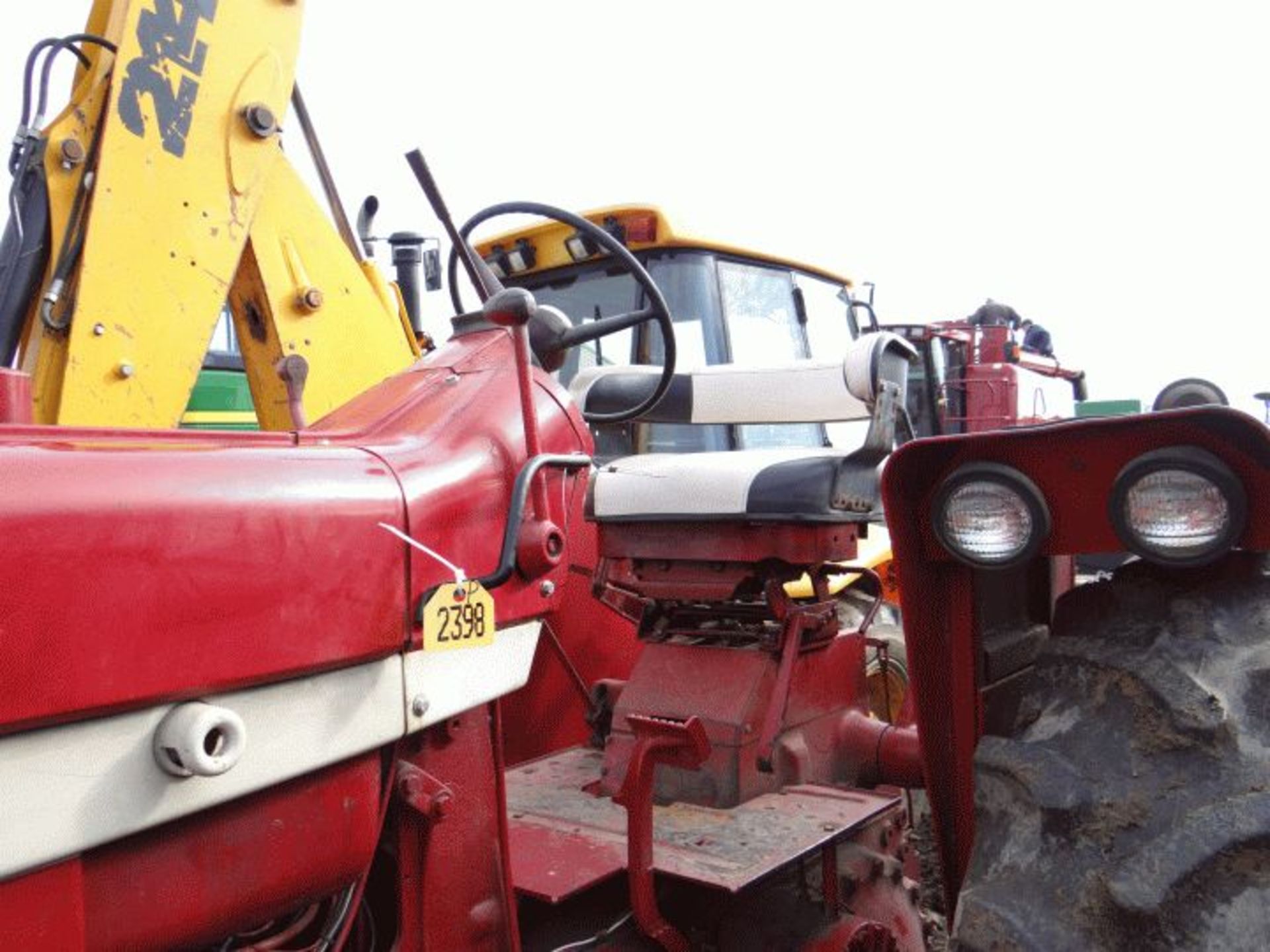 Lot # 2398 Farmall 706 Tractor Diesel, Eng Rebuilt about 10hrs Ago along with Pump, Good TA, New - Image 3 of 4