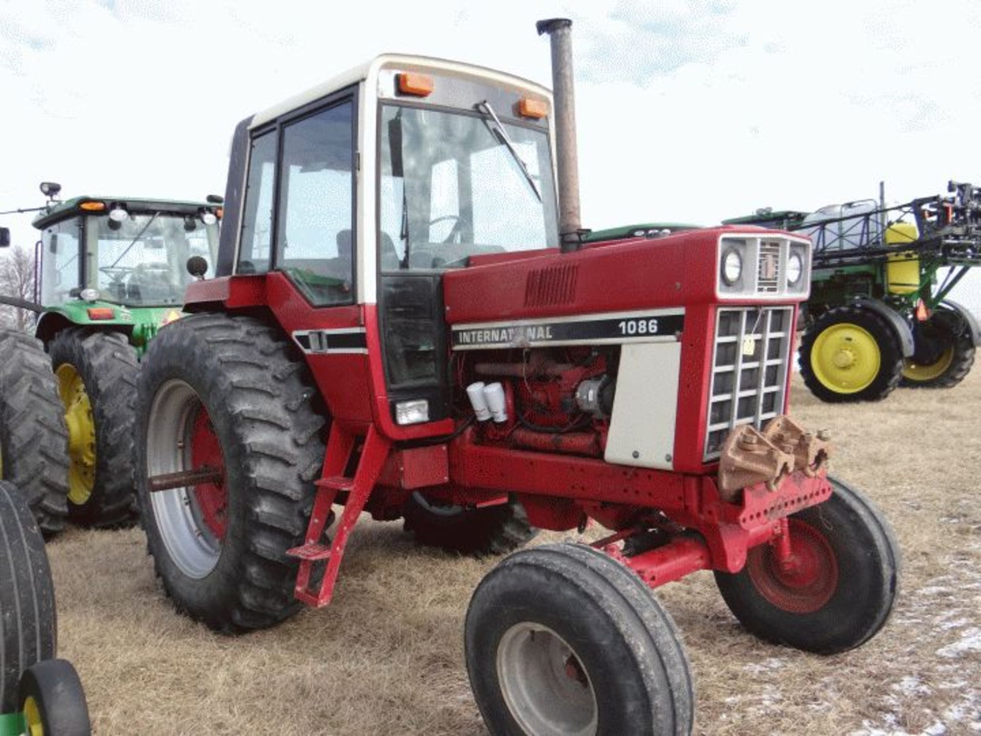 Lot # 283 IH 1086 Tractor Spent $12,300 on repairs, New TA and Clutch, New AC, All Repair Reciets in - Image 3 of 12