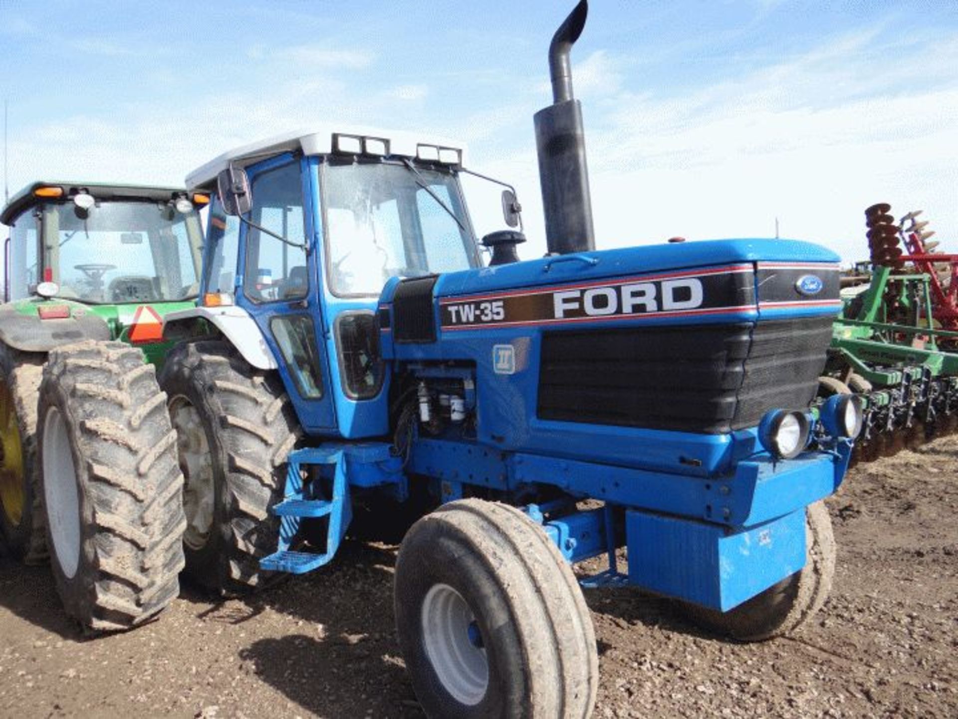 Lot # 2199 Ford TW35 Tractor, 1989 3300 hrs, Dual PTO, Duals - Image 2 of 4