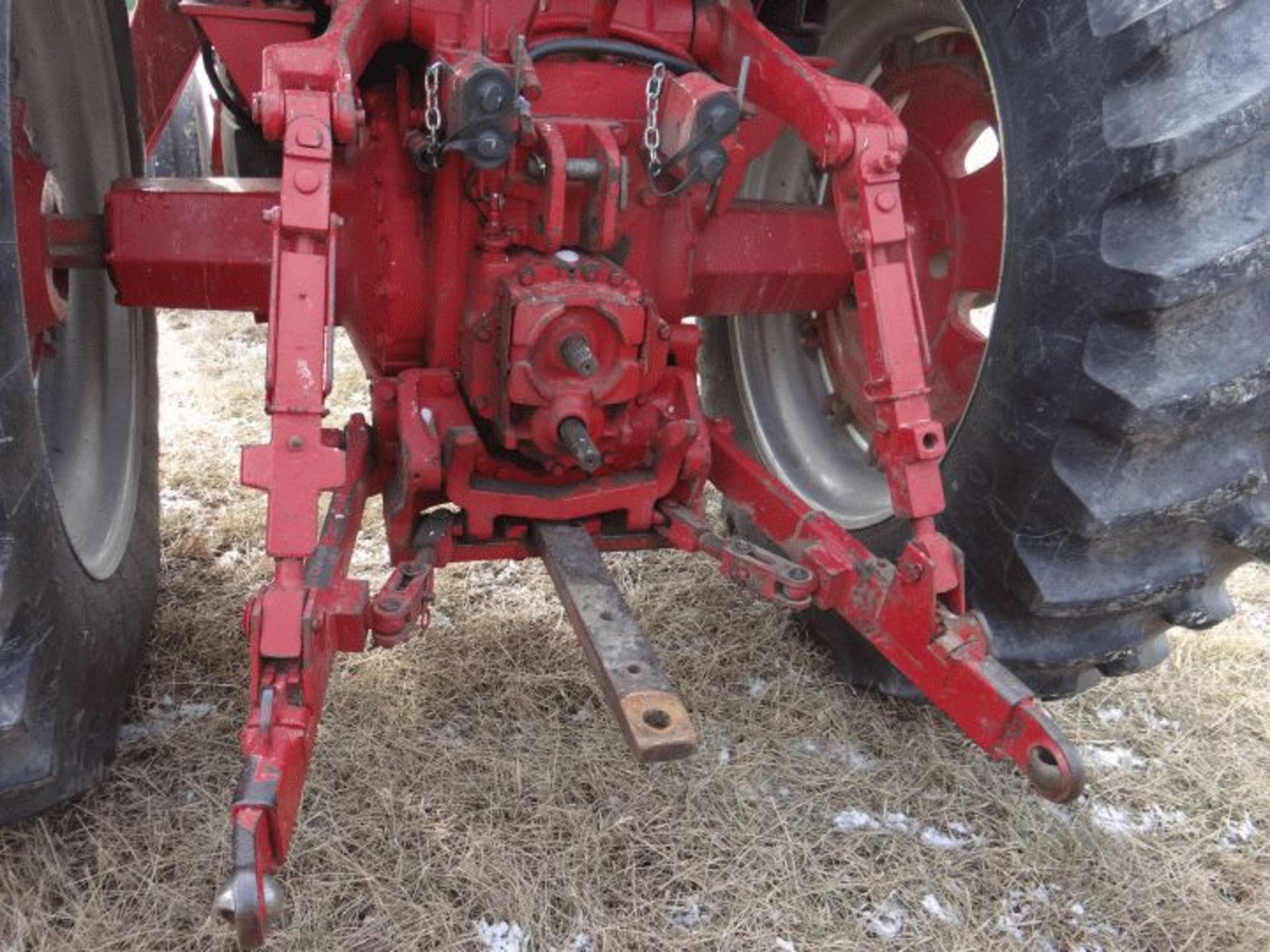 Lot # 283 IH 1086 Tractor Spent $12,300 on repairs, New TA and Clutch, New AC, All Repair Reciets in - Image 10 of 12