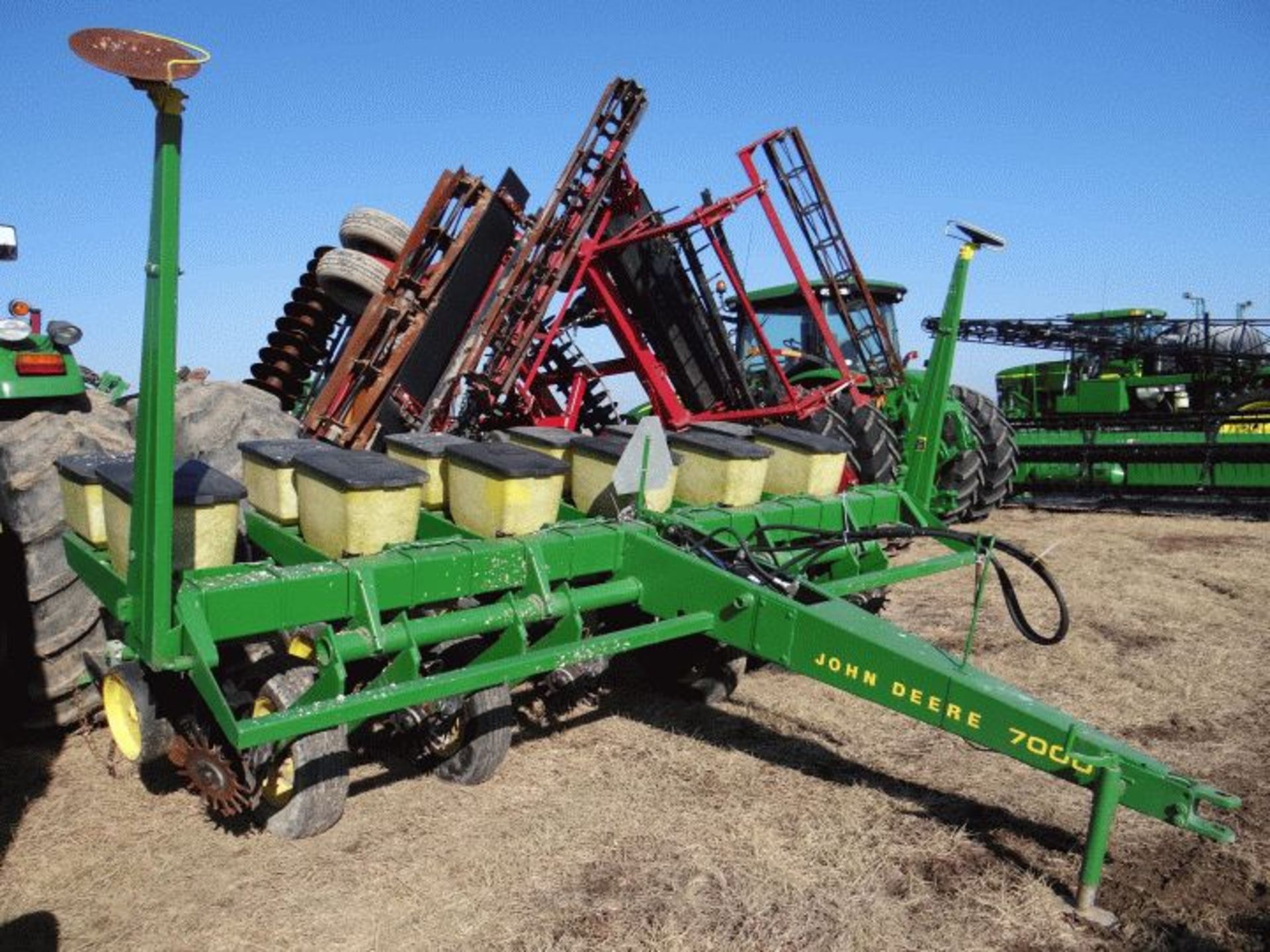 Lot # 1338 JD 7000 Planter NT, New Tires, Monitor in the Shed - Image 2 of 2