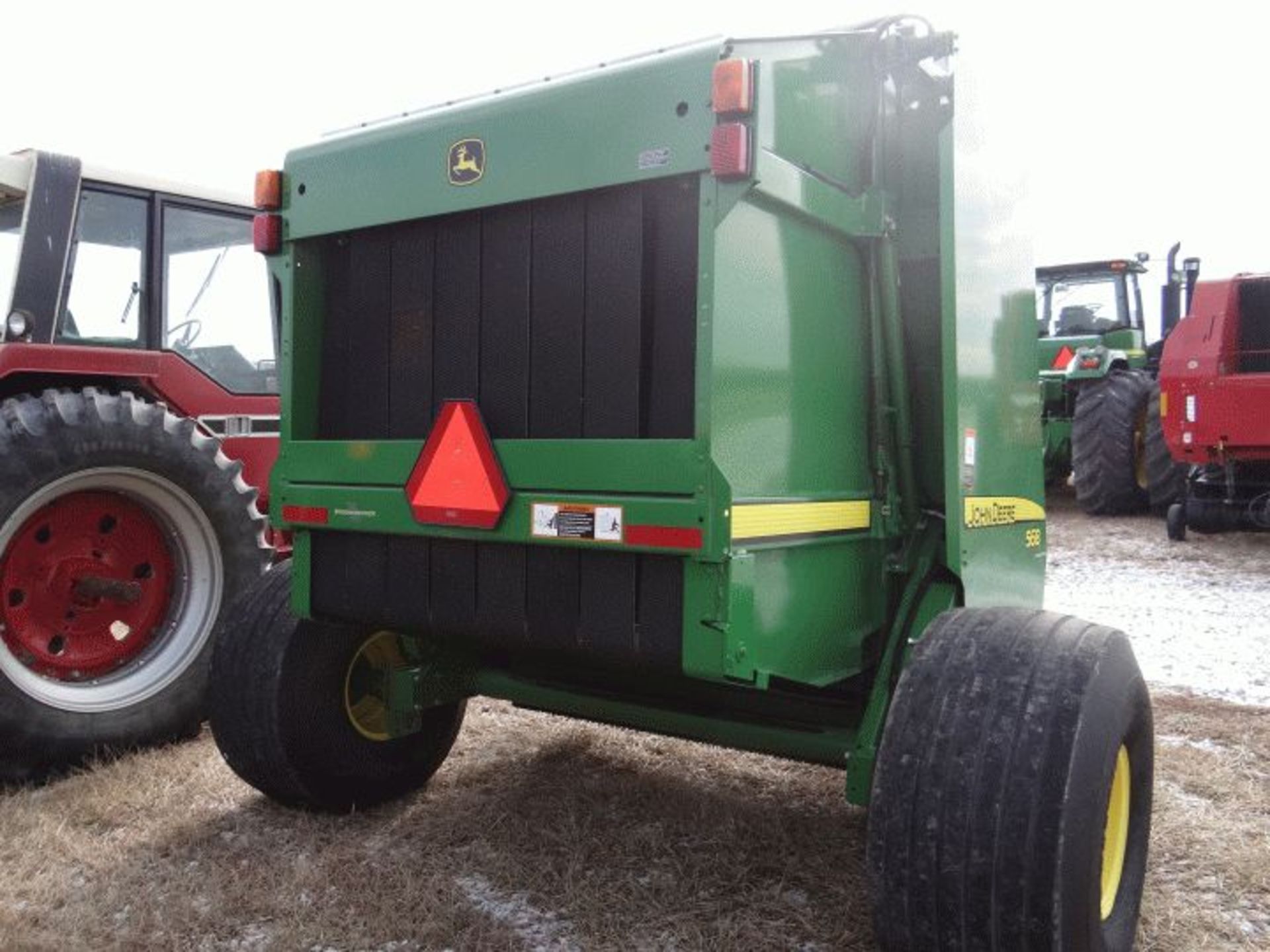 Lot # 241 JD 568 Round Baler, 2011 #109056, 7720 bales, 1000 PTO, High Moisture Kit, Hi Flotation - Image 6 of 8