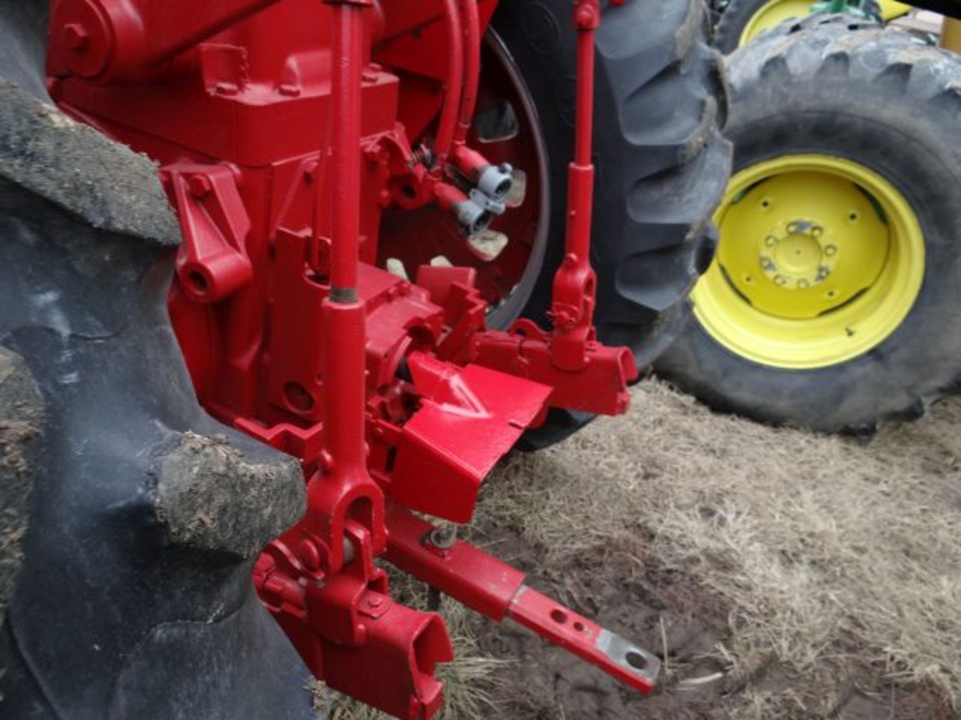 Lot # 1326 Farmall 806 Tractor, 1966 One Owner, New Injectors, Torque, Hyd Pump in Dec 2014, Sold - Image 4 of 4