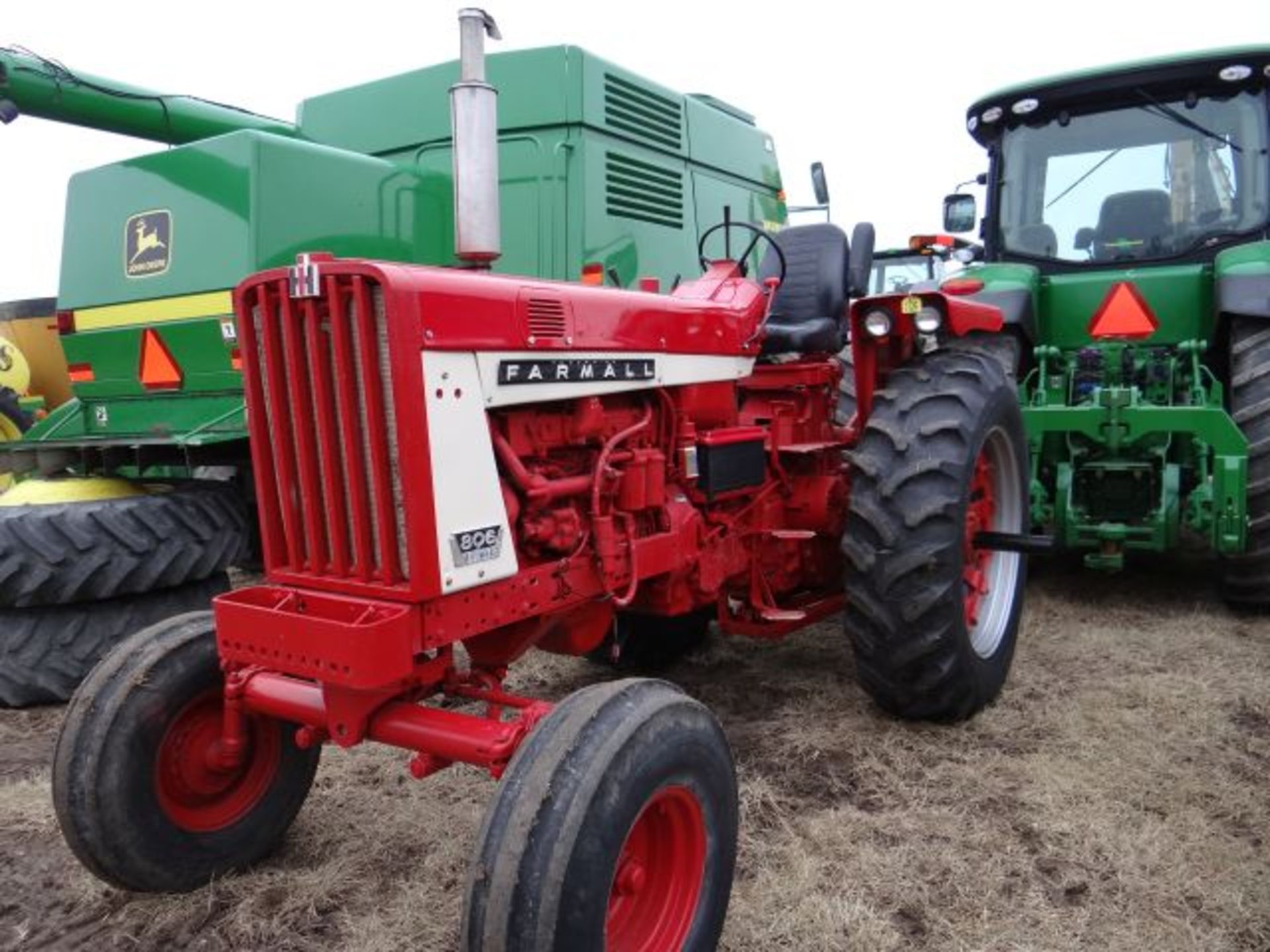 Lot # 1326 Farmall 806 Tractor, 1966 One Owner, New Injectors, Torque, Hyd Pump in Dec 2014, Sold