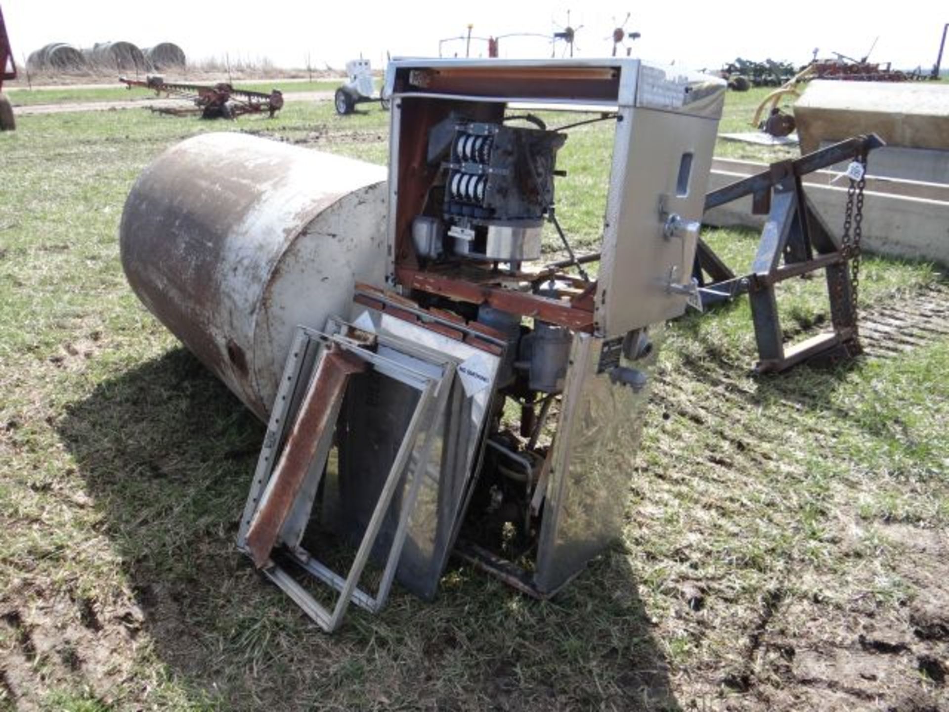 Lot 3191 300 Gallon Fuel Tank w/Pump - Image 2 of 2