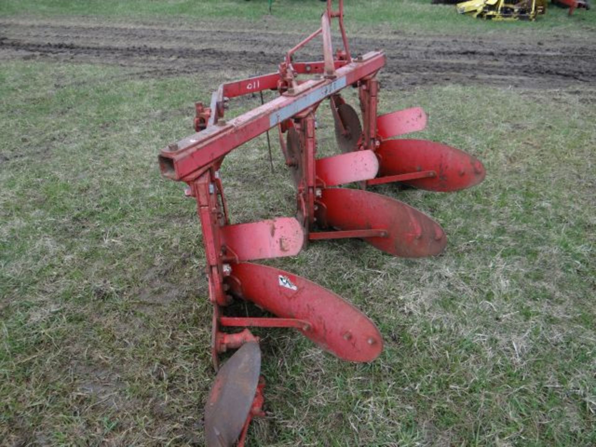 Lot 3168 MF 43 Plow 3x16, 3pt - Image 3 of 3