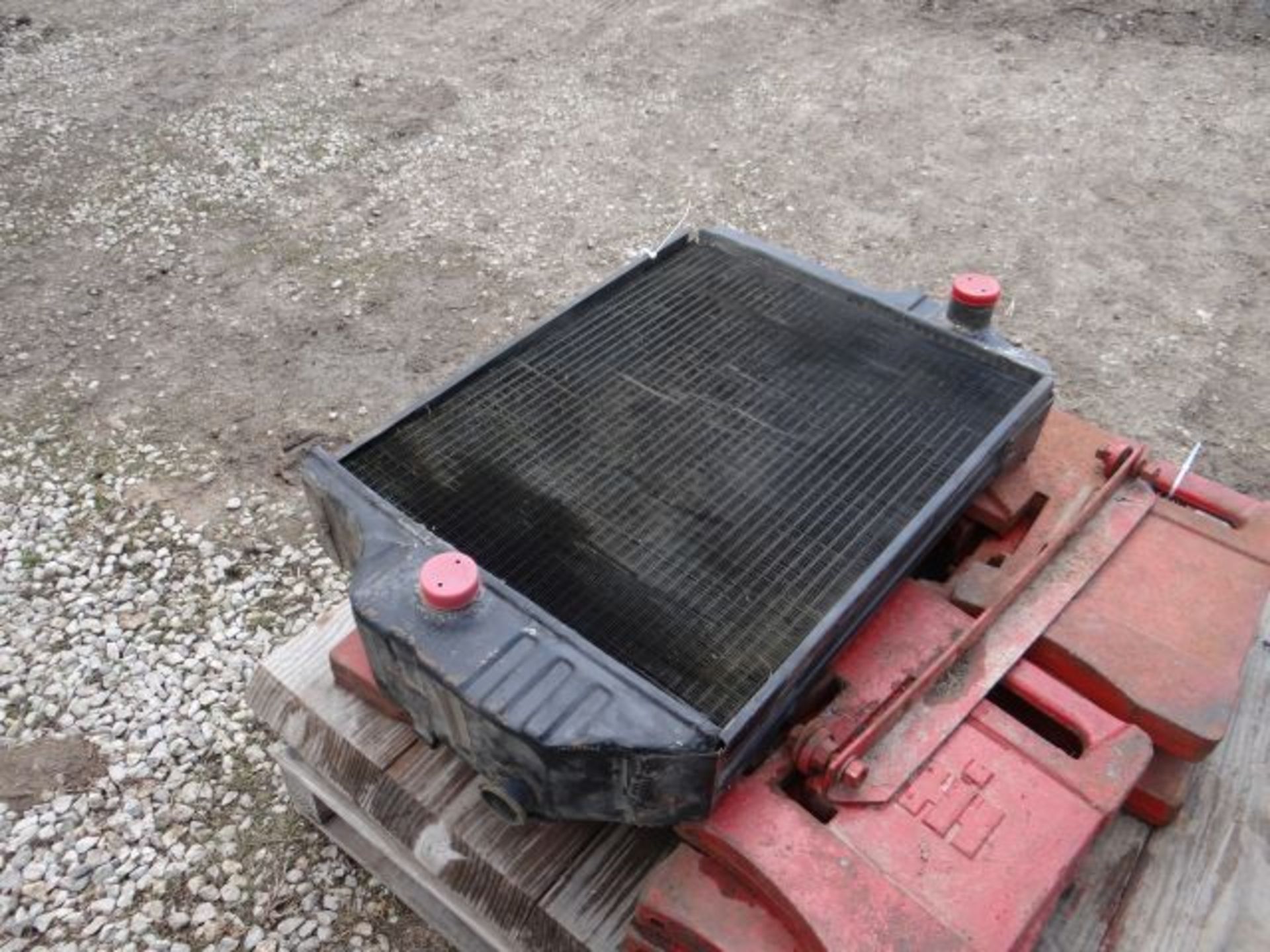 Lot 3260 Radiator in Good Condition Fits JD 4430 - Image 2 of 2