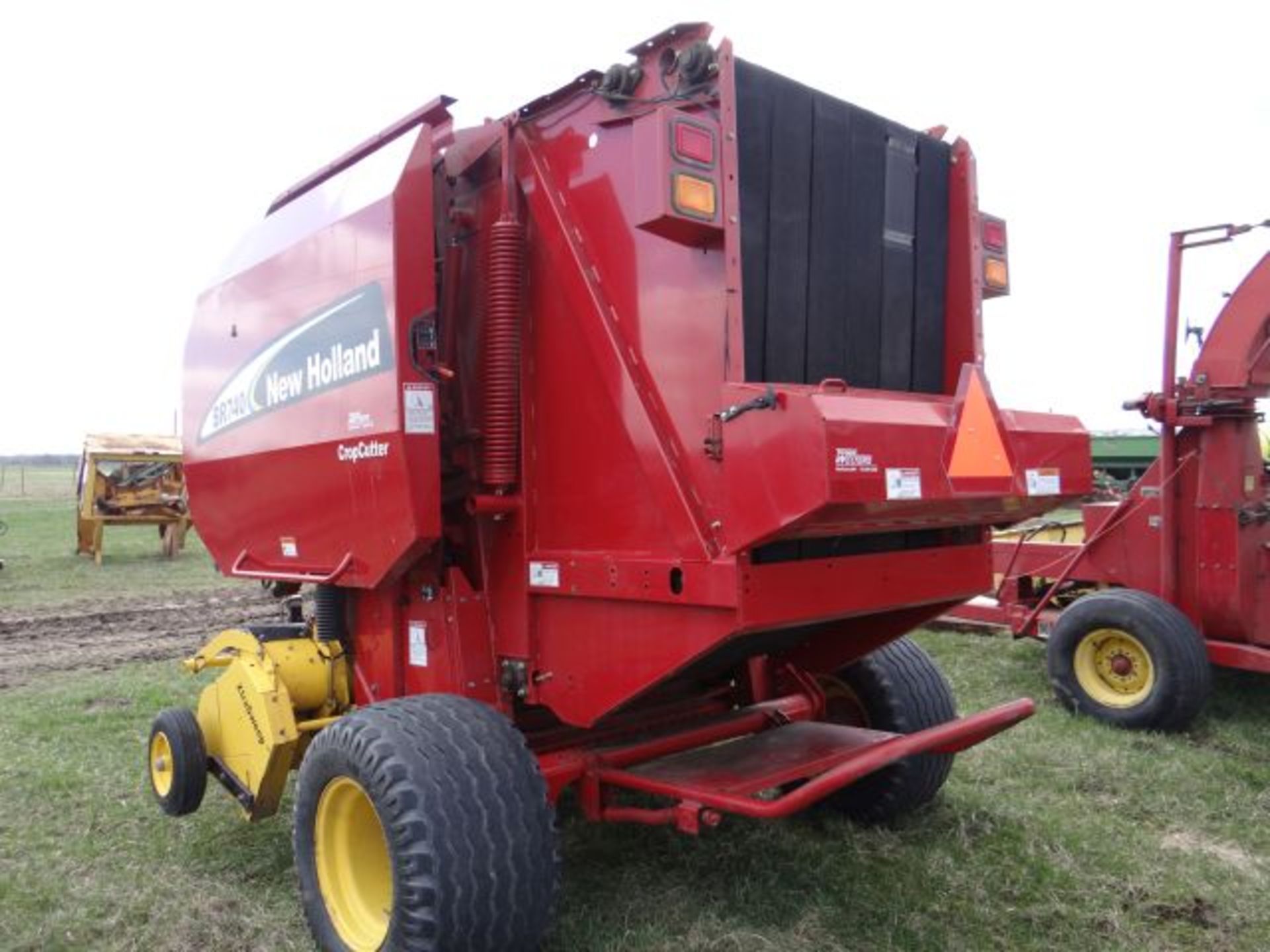 Lot 3055 NH BR740 Round Baler 4x5 Bales, w/Crop Cutter, Liquid Applicator, Net Wrap and Twine, Extra - Image 3 of 3