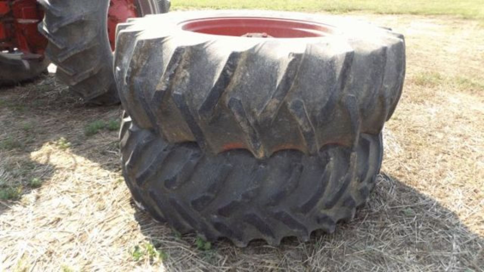 Lot 568 20.8x38 Duals off of IH 1566 w/Hubs