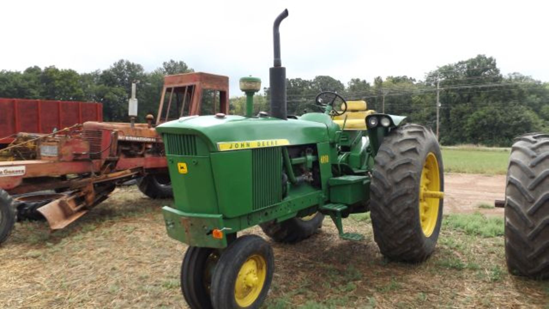 Lot 595 JD 4010 Tractor Gas, Tricycle, 1 SCV, Syncro Range