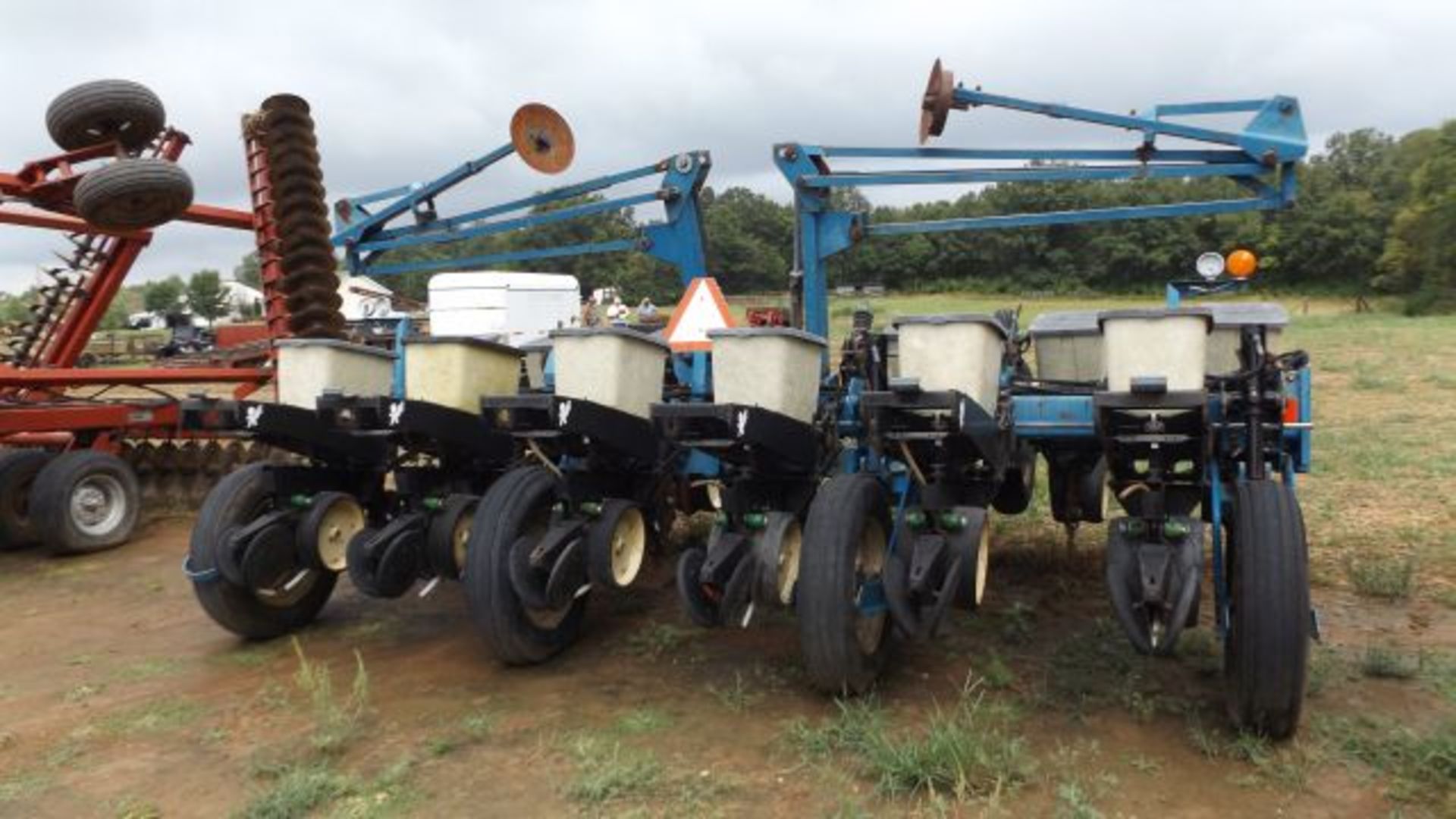 Lot 617 Kinze 2200 Planter 12 Row Flex, Corn and Bean Meters, w/Monitor - Image 3 of 3