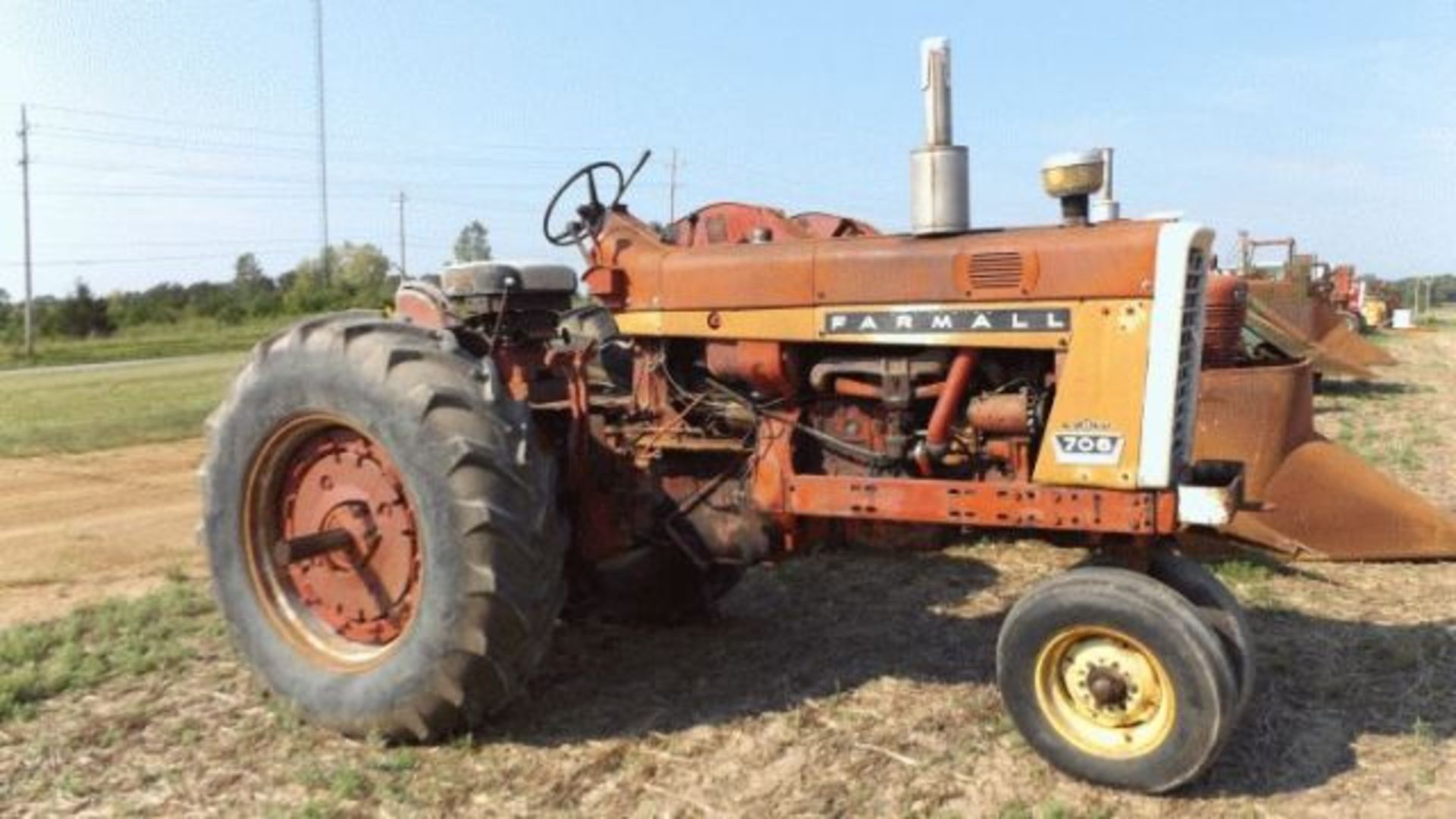 Lot 417 Farmall 706 Tractor Gas, Recent OH, Dual PTO, 1 SCV, 2pt, Fast Hitch, Good TA - Image 2 of 4
