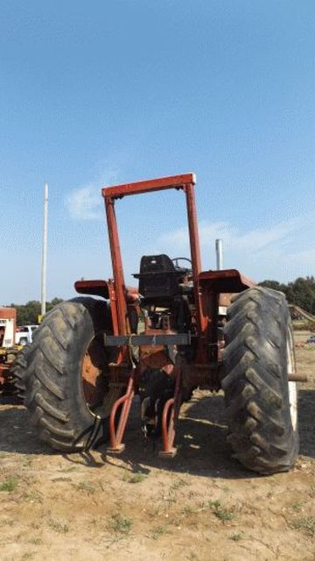 Lot 403 IH 1066 Hot Farm Pulling Tractor Good TA, Pulling Hitch, Wheelie Bars - Image 3 of 4