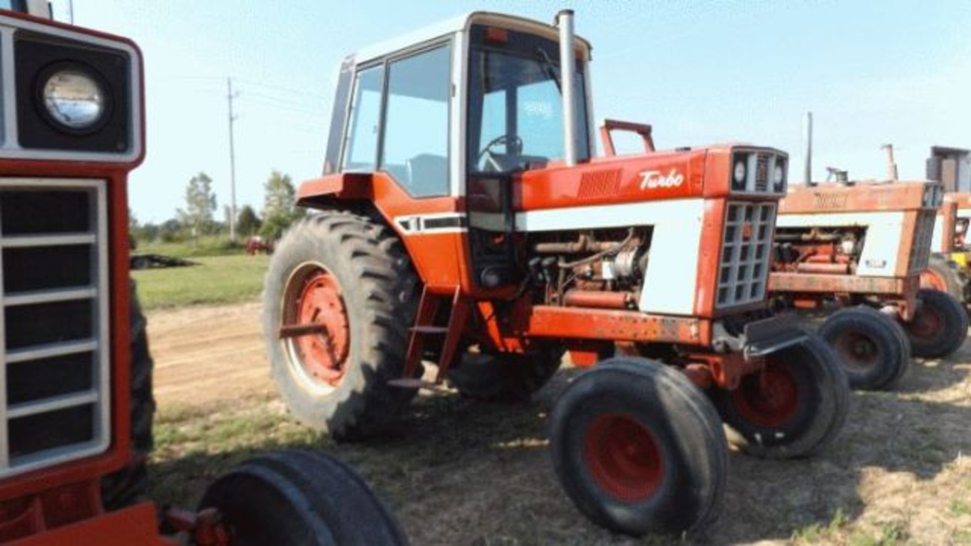 Lot 404 IH 1486 Tractor, 1977 1500 hrs on Engine OH, CAH, 2 SCVs, Dual PTO, Good TA, 3pt - Image 2 of 4
