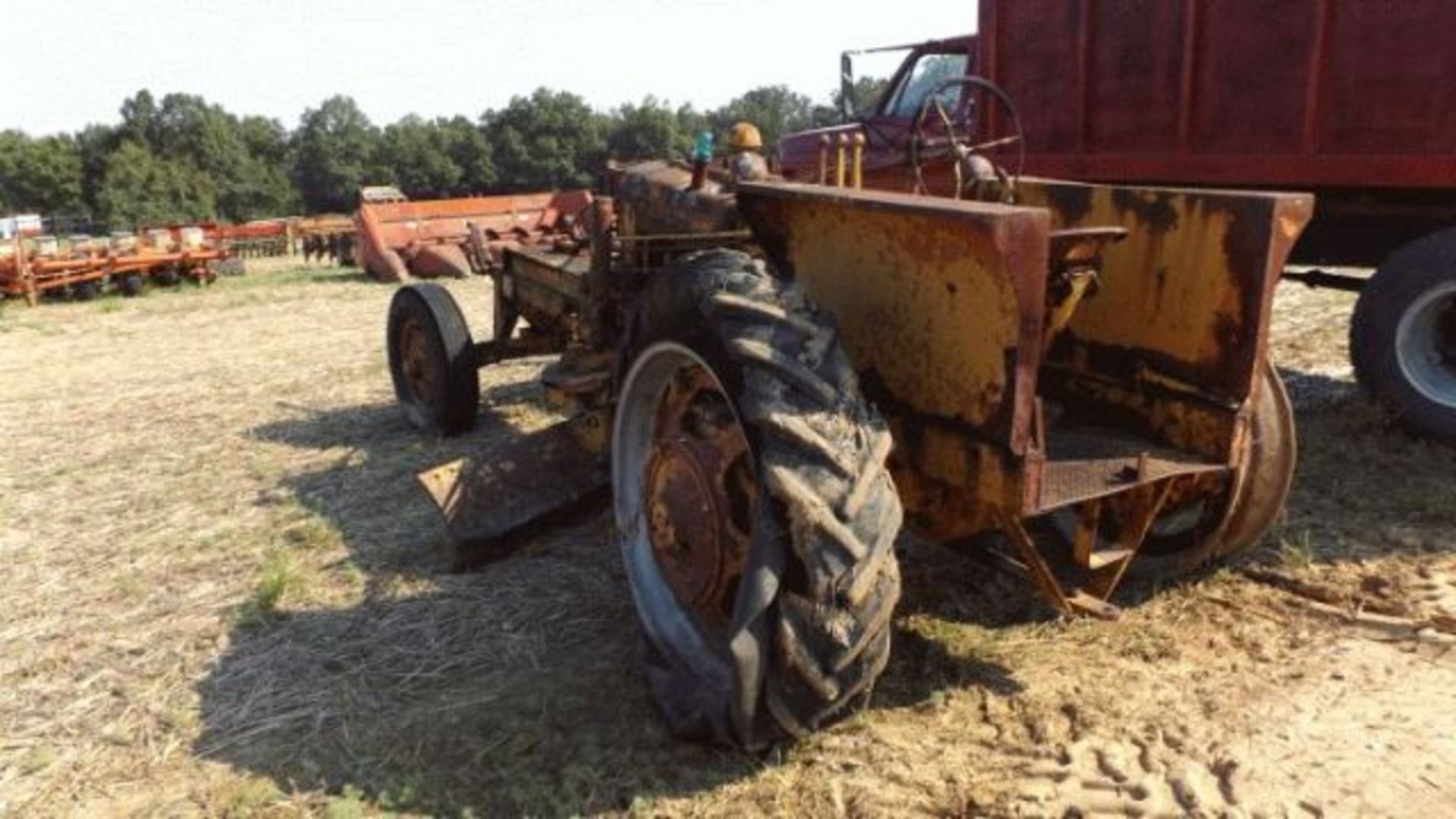 Lot 418 Farmall H w/MB Power Grader 10' Hyd Blade, Front Blade, Not Running, Mfg by MEILI-Blumberg - Image 3 of 3