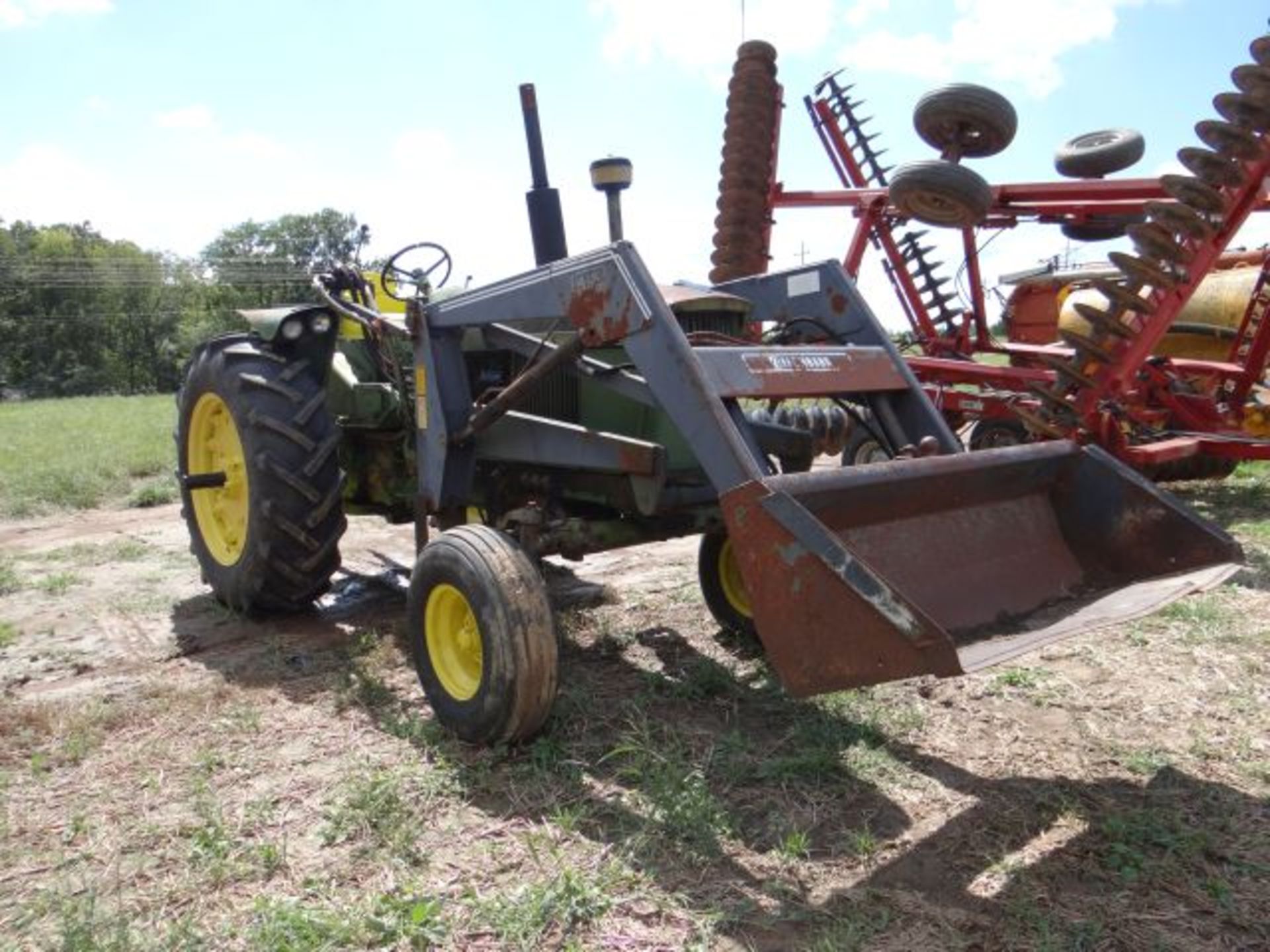 Lot 648 JD 3020 Tractor, 1965 Gas, Factory WF, 1 SCV, Syncro Range, w/Farmhand GL520 Loader, Good - Image 2 of 3