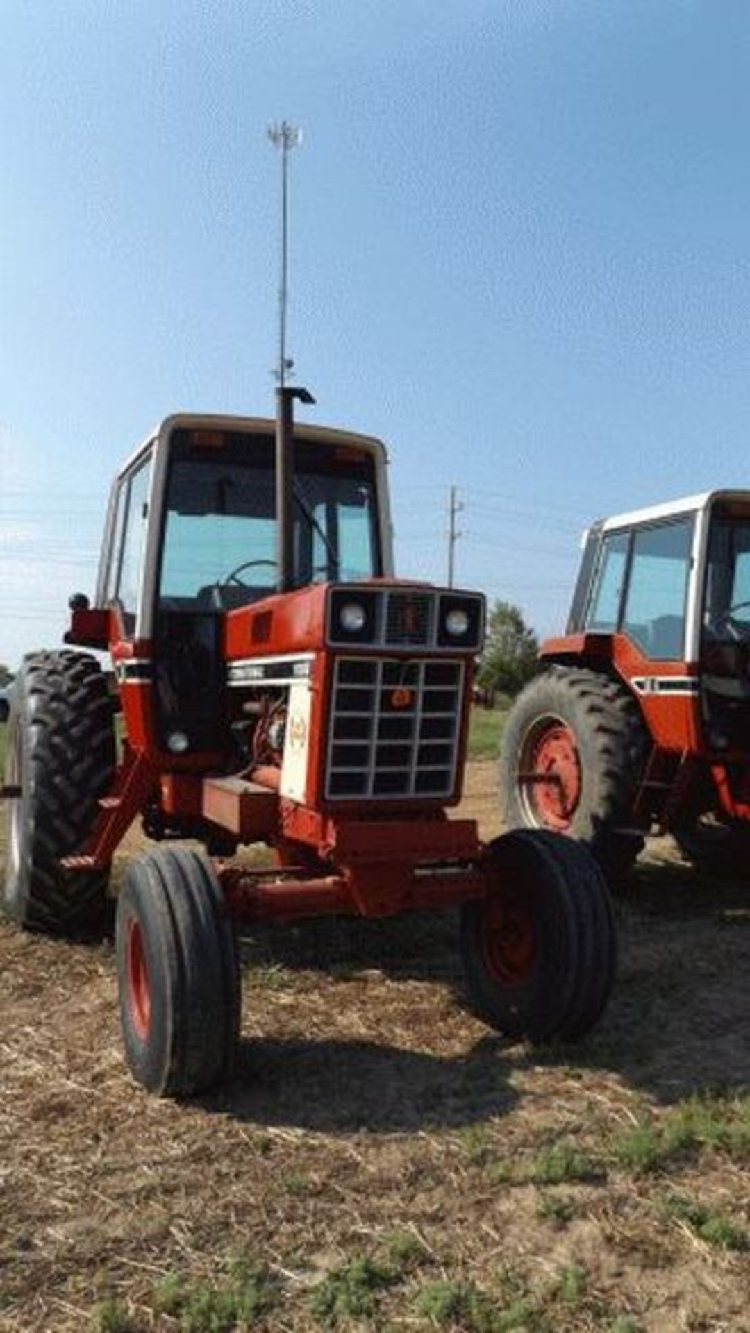 Lot 405 IH 1086 Tractor, 1978 6471 hrs, CAH, 2 SCVs, Dual PTO, Good TA, 3pt