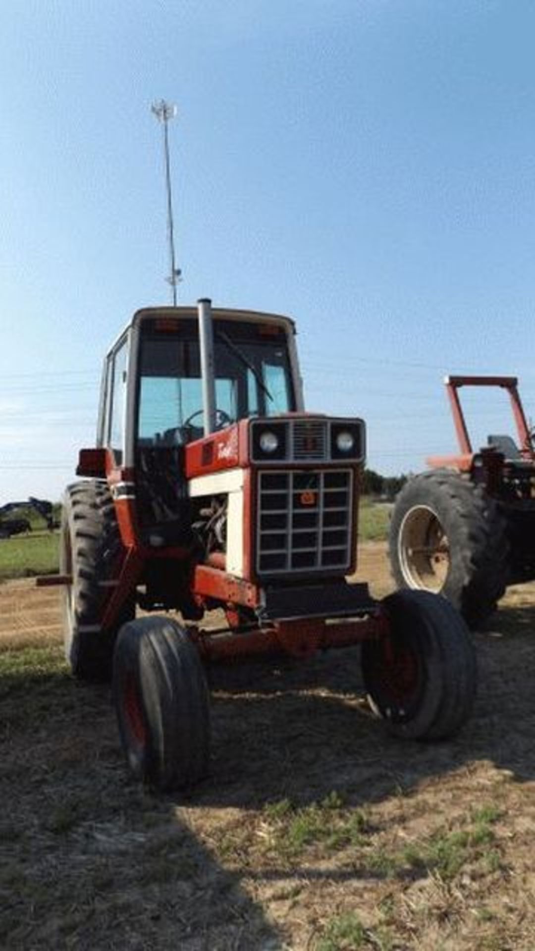 Lot 404 IH 1486 Tractor, 1977 1500 hrs on Engine OH, CAH, 2 SCVs, Dual PTO, Good TA, 3pt