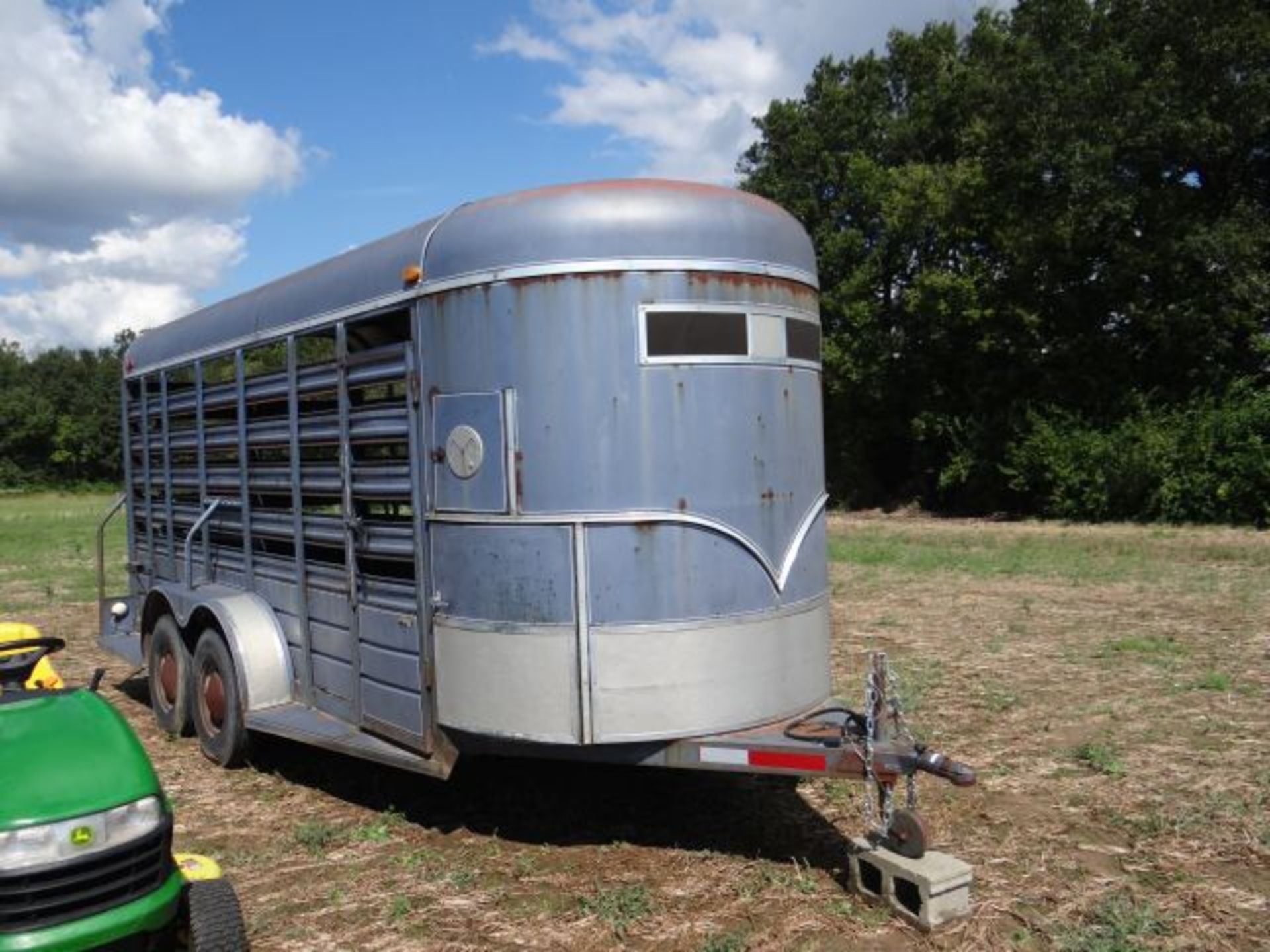 Lot 649 1987 WW Livestock Trailer 16', Bumper Hitch, Tandem Axle, New Brakes, New Break Away System - Image 2 of 3