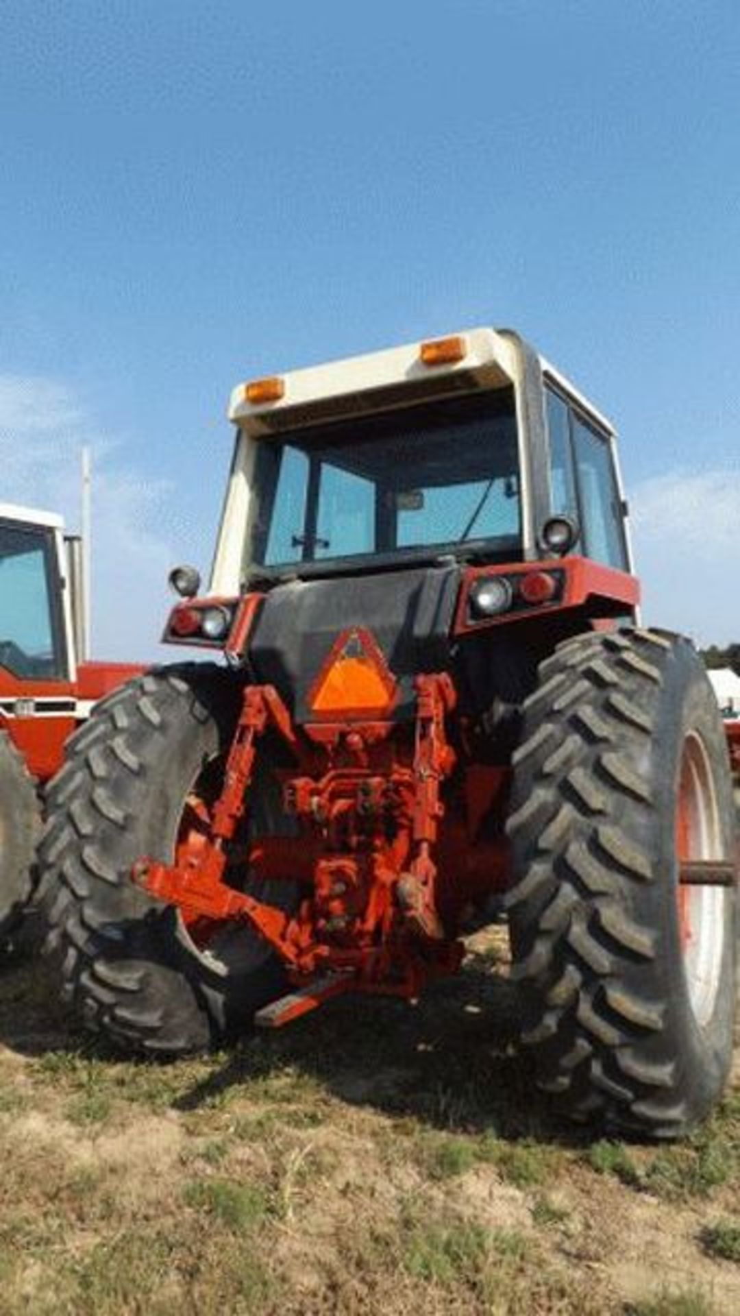Lot 405 IH 1086 Tractor, 1978 6471 hrs, CAH, 2 SCVs, Dual PTO, Good TA, 3pt - Image 3 of 4