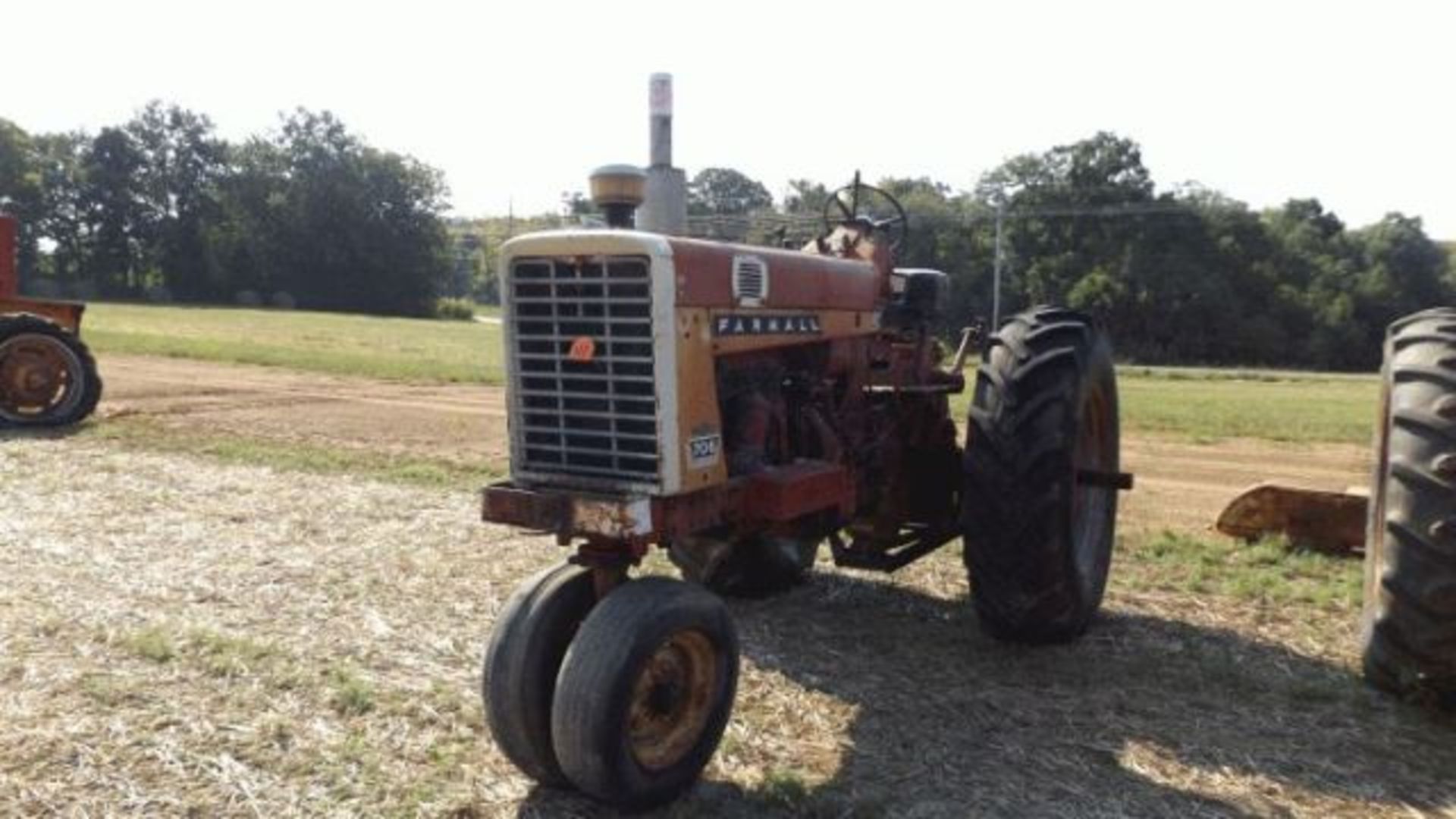 Lot 417 Farmall 706 Tractor Gas, Recent OH, Dual PTO, 1 SCV, 2pt, Fast Hitch, Good TA