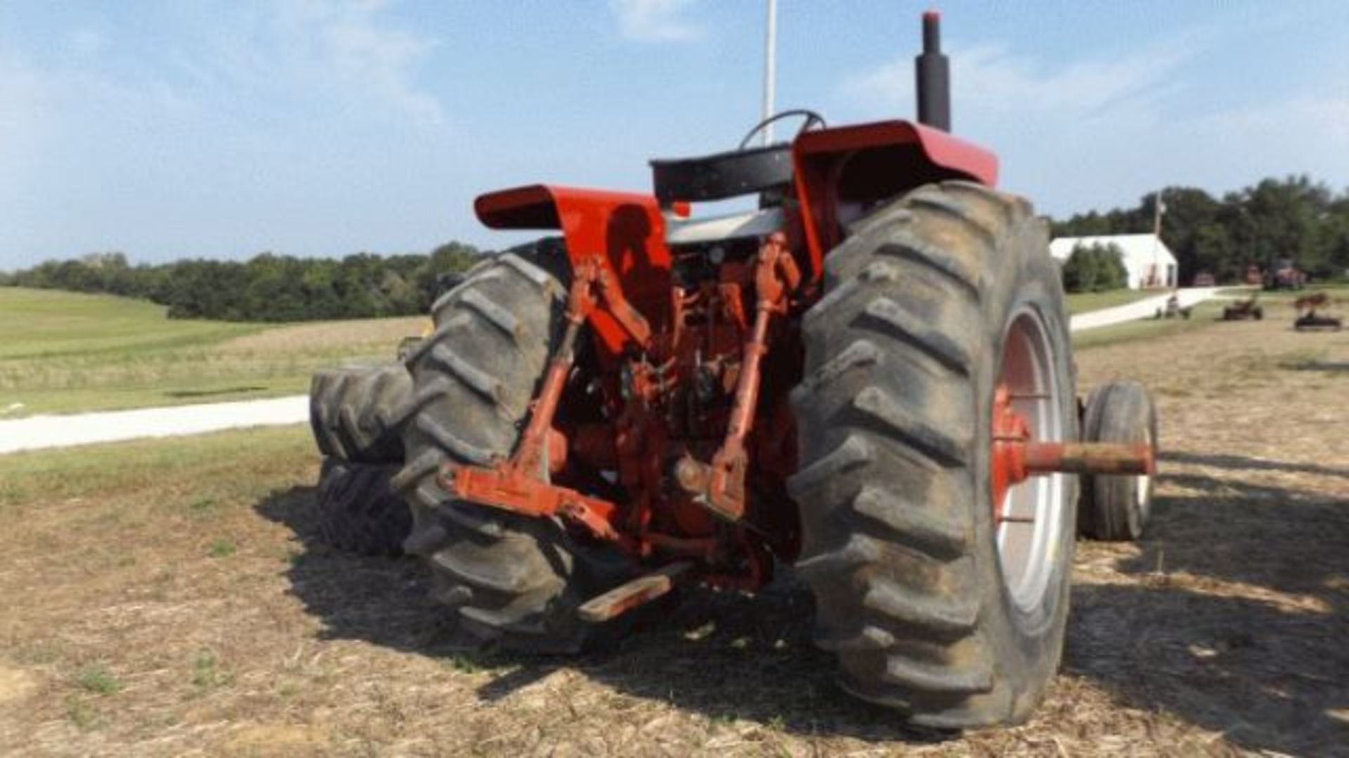 Lot 401 IH 1566 Tractor, 1975 1000 PTO, 2 SCVs, Open Station, Good TA, 20.8x38 Radial - Image 3 of 3