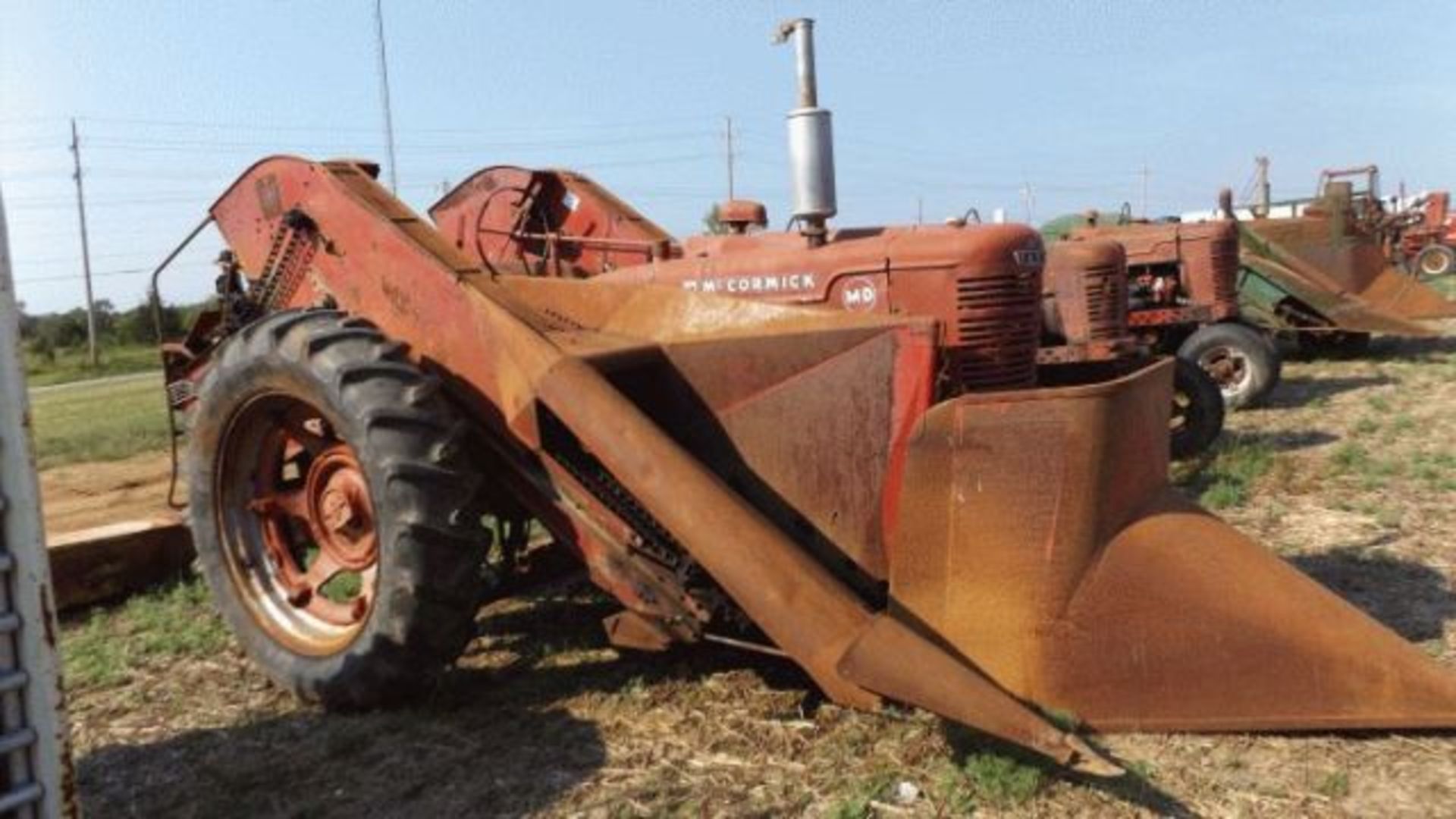 Lot 416 Farmall MD Tractor w/IH 2 ME Corn Picker w/White Elevator - Image 2 of 3