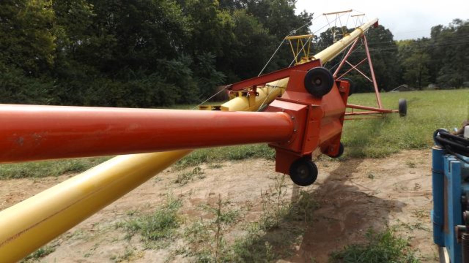Lot 620 Westfield MK 100-71 Auger w/Swing Around Drive Over Hopper - Image 3 of 3