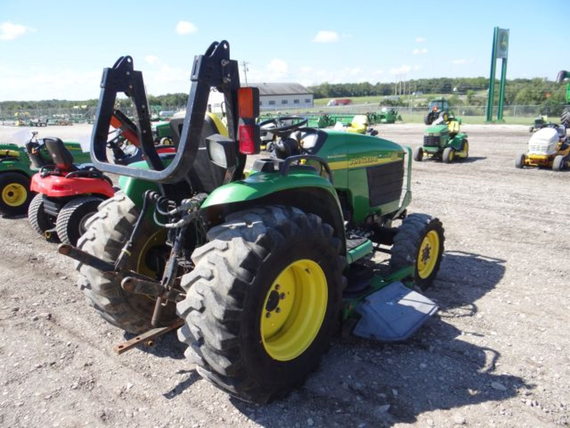 Lot 30476 - 2002 JD 4310 Compact Tractor 3500 hrs, 32hp, Diesel, MFWD, 3sp Hydro, Folding ROPS, - Image 4 of 5