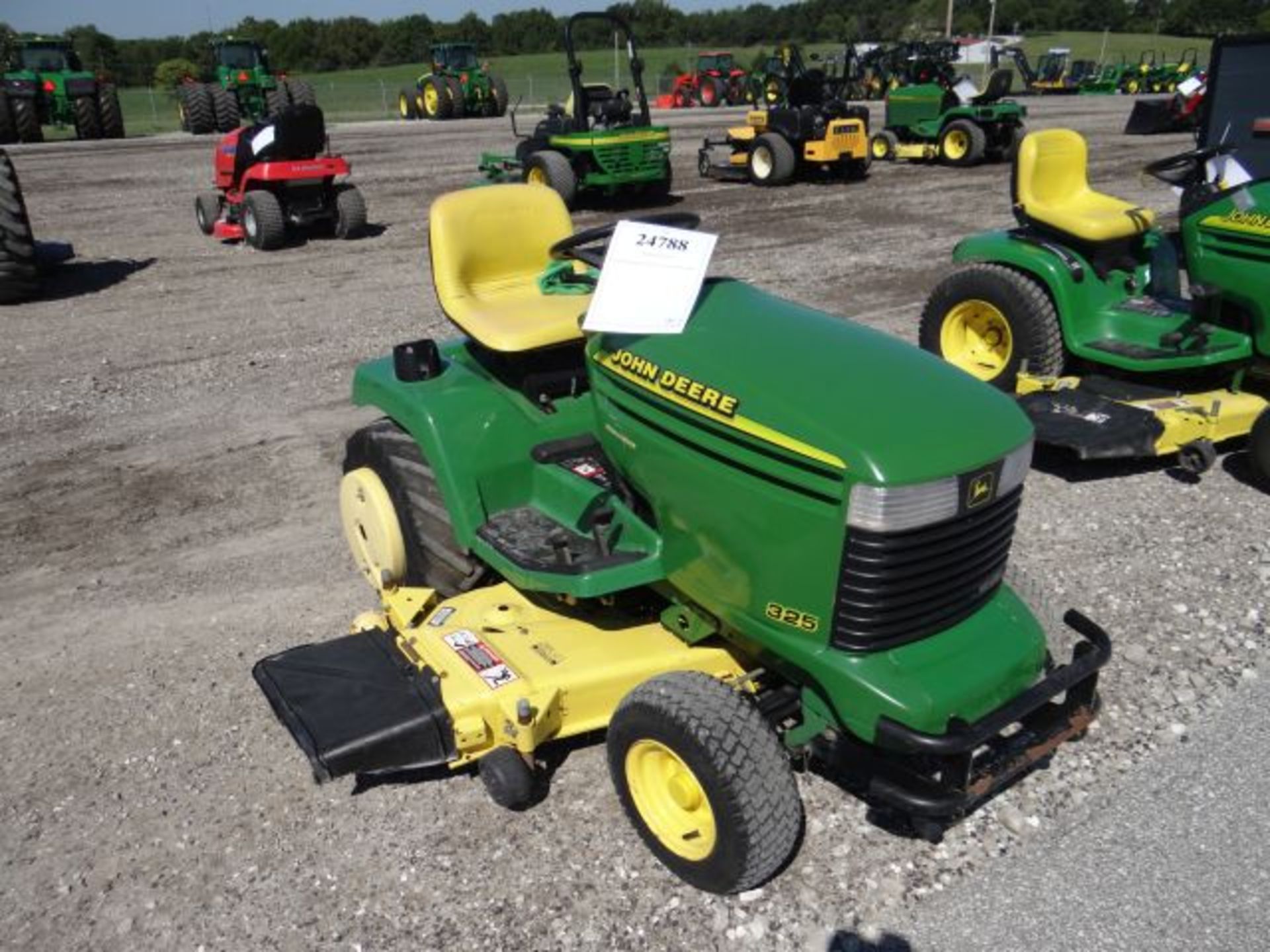 Lot 24788 - 1999 JD 325/54 Mower 915 hrs, 18hp, Kawasaki, Air Cool, Hydro, 54" Deck, M00325B024788