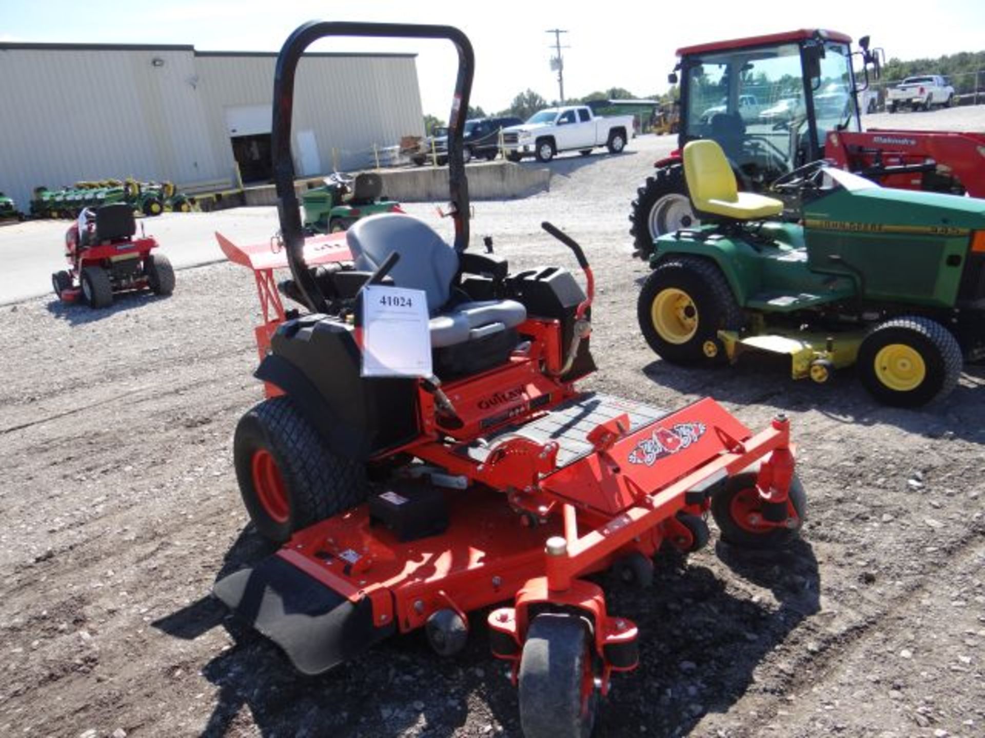 Lot 41024 - 2013 Bad Boy Outlaw 6100 Zero Turn Mower 107 hrs, 36hp, Briggs, Air Cooled, 61" Deck,