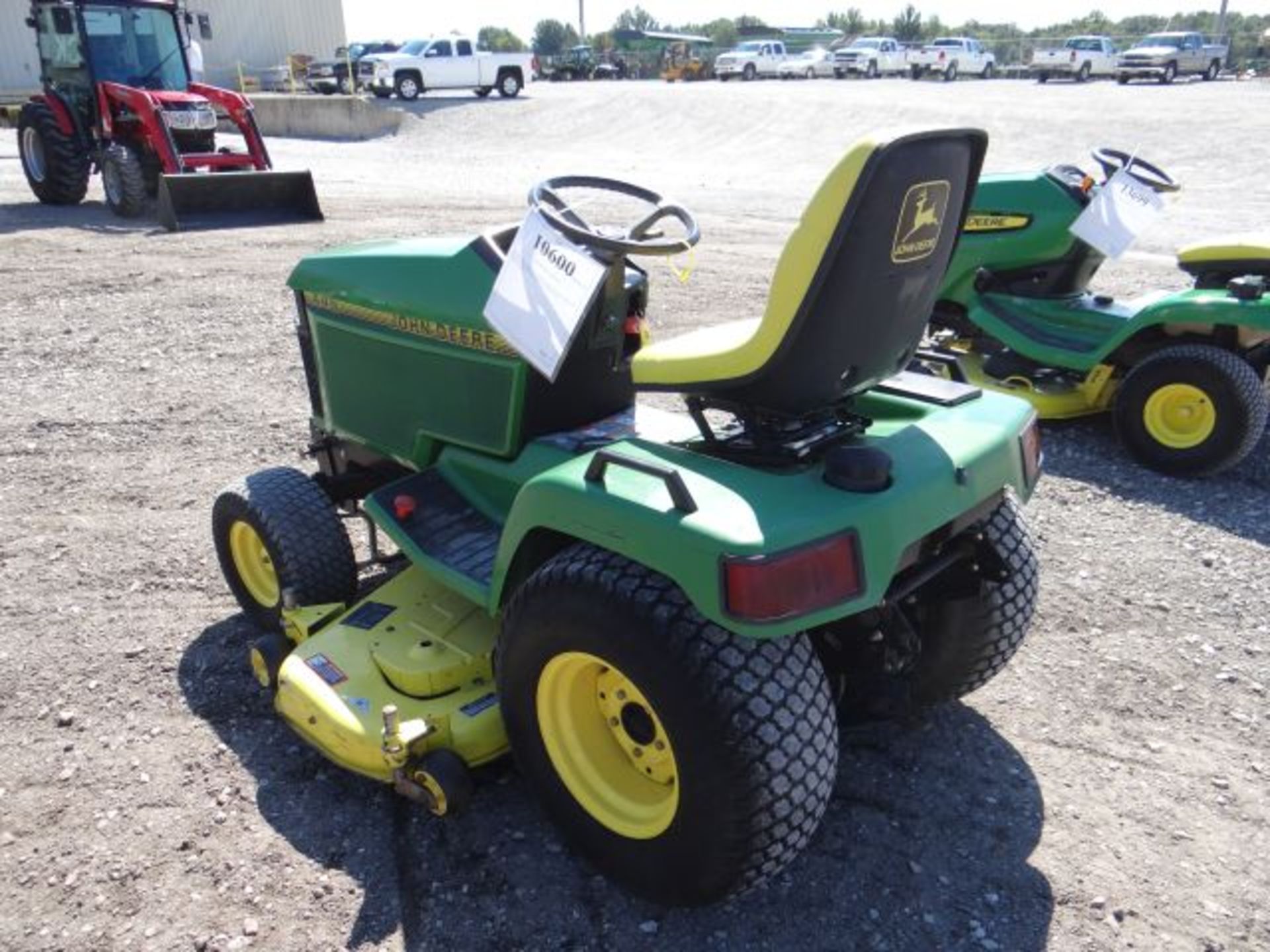 Lot 10600 - 1992 JD 445/54 Mower 1200 hrs, 22hp, Kawasaki, EFI, Water Cooled, Hydro, Power Steer, - Image 4 of 4