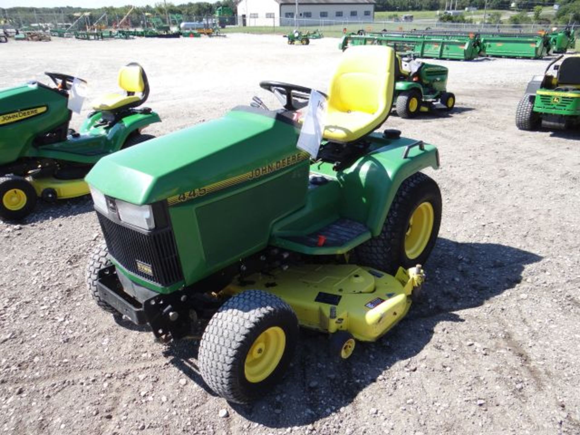 Lot 10600 - 1992 JD 445/54 Mower 1200 hrs, 22hp, Kawasaki, EFI, Water Cooled, Hydro, Power Steer,