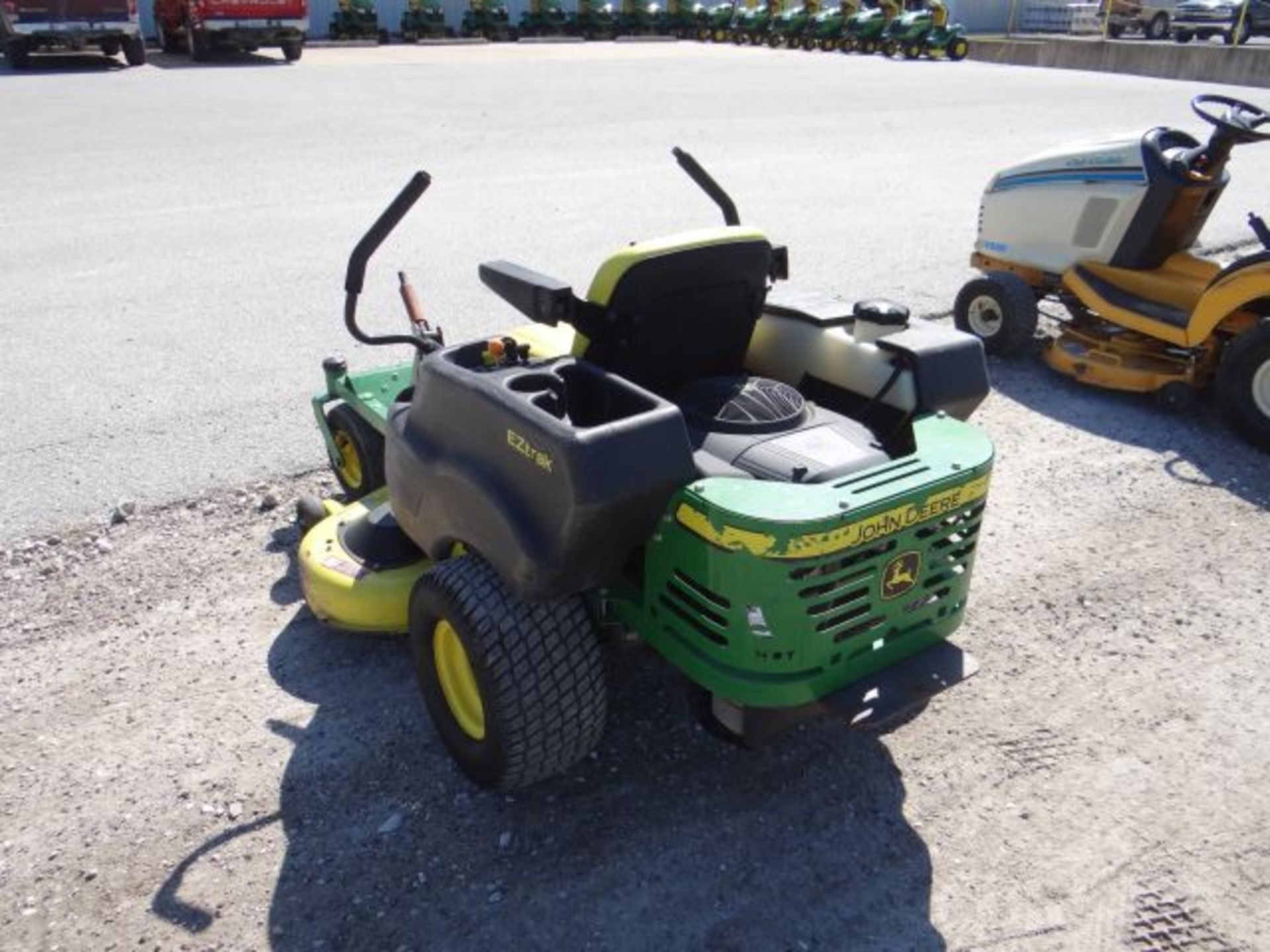 Lot 41412 - 2008 JD Z245/48 EZtrak Mower 666 hrs, 23hp, Briggs, Air Cooled, Zero Turn, 48" Deck, - Image 3 of 4