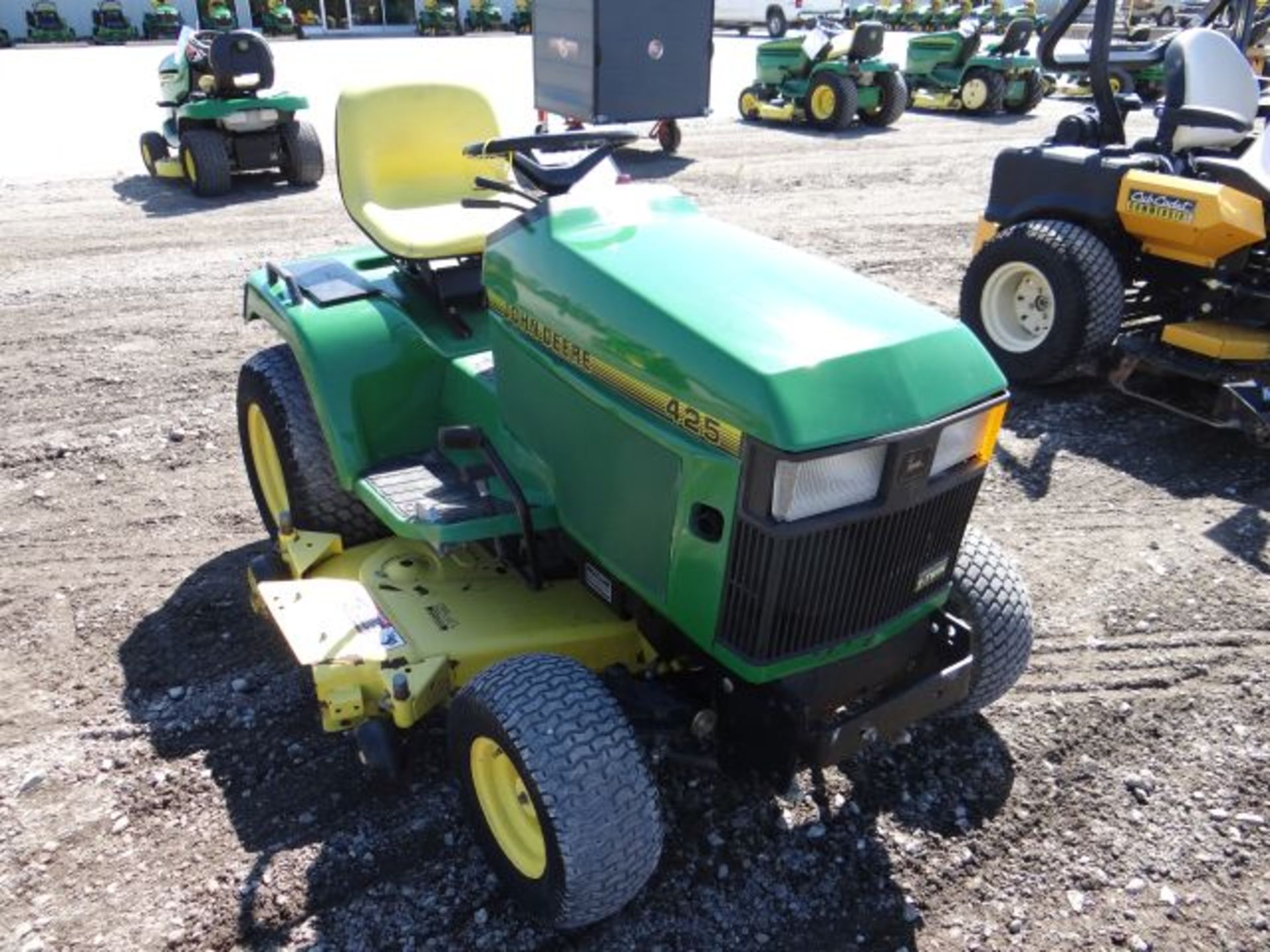 Lot 23333 - 1994 JD 425/54 Mower 1431 hrs, 20hp, Kawasaki, Water Cooled, Hydro, Power Steer, Diff - Image 3 of 4