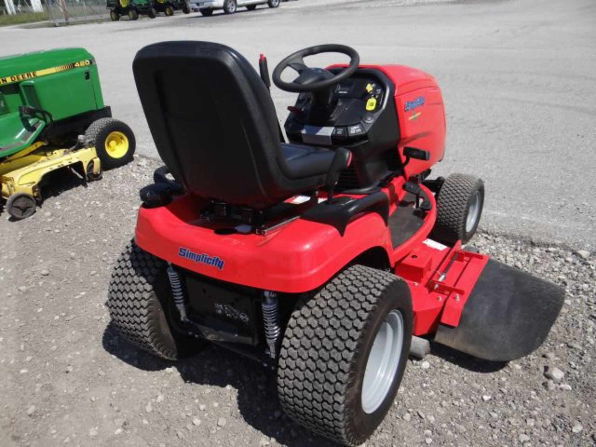 2013 Simplicity Broadmoor 27 Mower 135 hrs, 27hp, Briggs, Air Cooled, Hydro, 52" Deck, Rear - Image 4 of 4