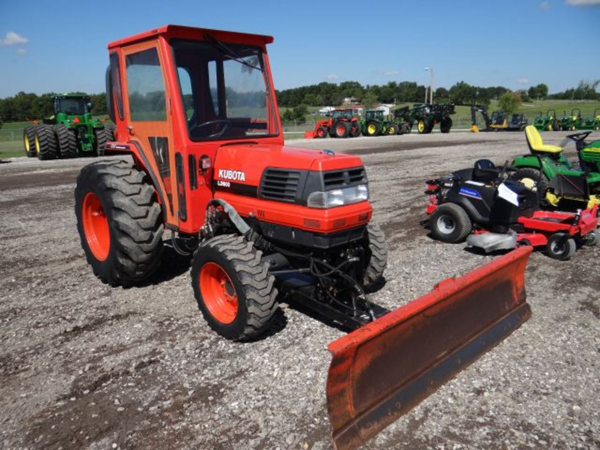 1996 Kubota L3600 Compact Tractor 571 hrs, 38hp, MFWD, Soft Side Cab & Heat, No Air, 8F/8R Glide