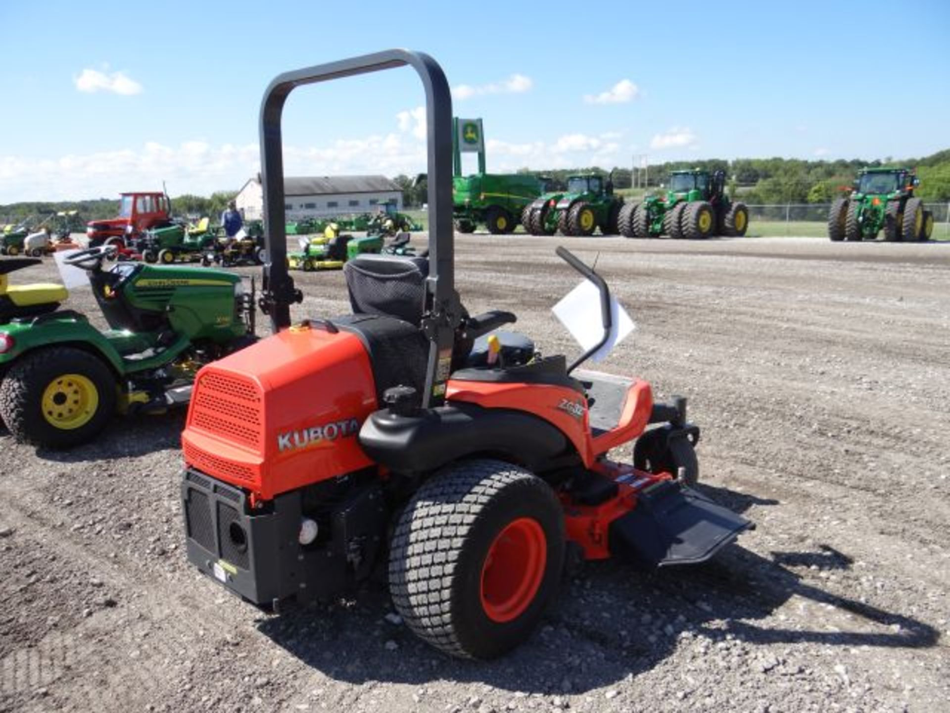 Lot 30420 - 2010 Kubota, ZG327 Zero Turn Mower 450 hrs, 27hp, Kubota Gas Engine, Mid Mount, Power - Image 4 of 4