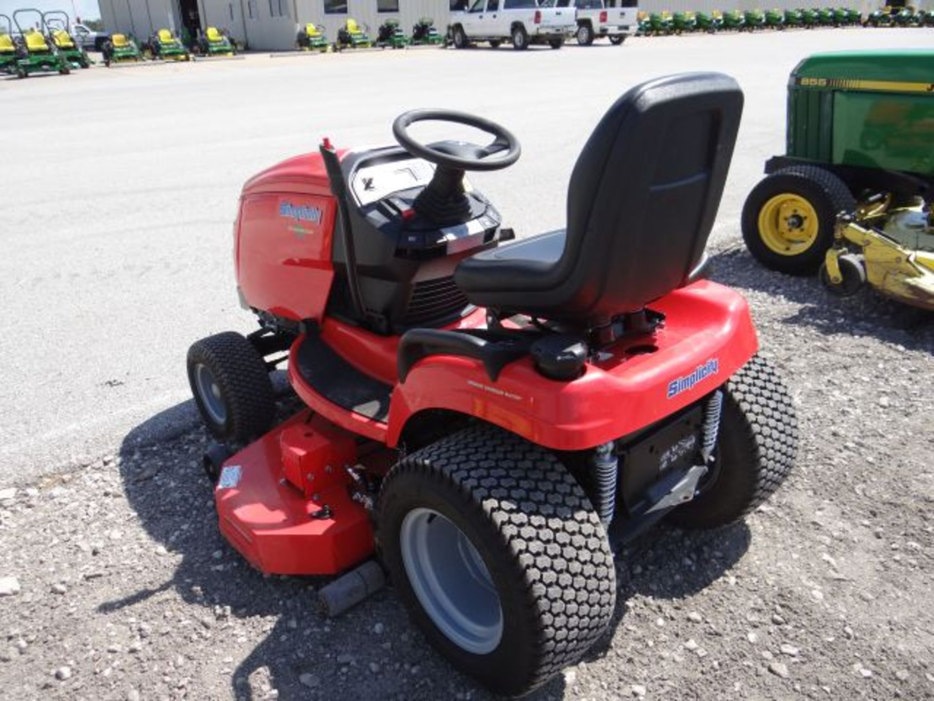 2013 Simplicity Broadmoor 27 Mower 135 hrs, 27hp, Briggs, Air Cooled, Hydro, 52" Deck, Rear - Image 3 of 4
