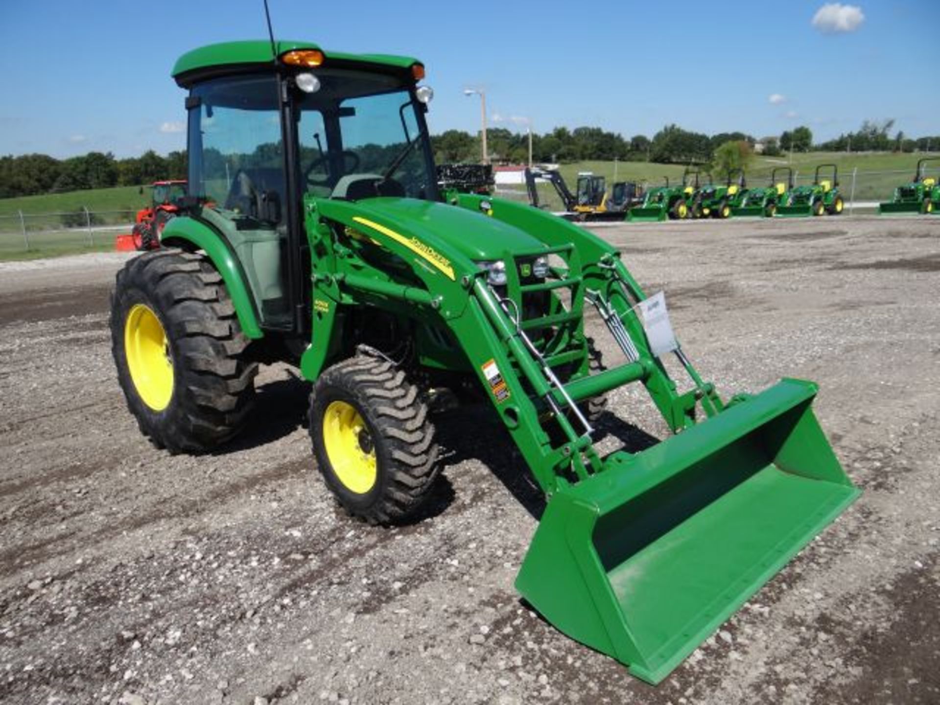 2013 JD 4520 Compact Tractor 90 hrs, 60hp, MFWD, 3sp Hydro, CAH, AM/FM, E-Hydro, 540 & 540E Rear - Image 2 of 4