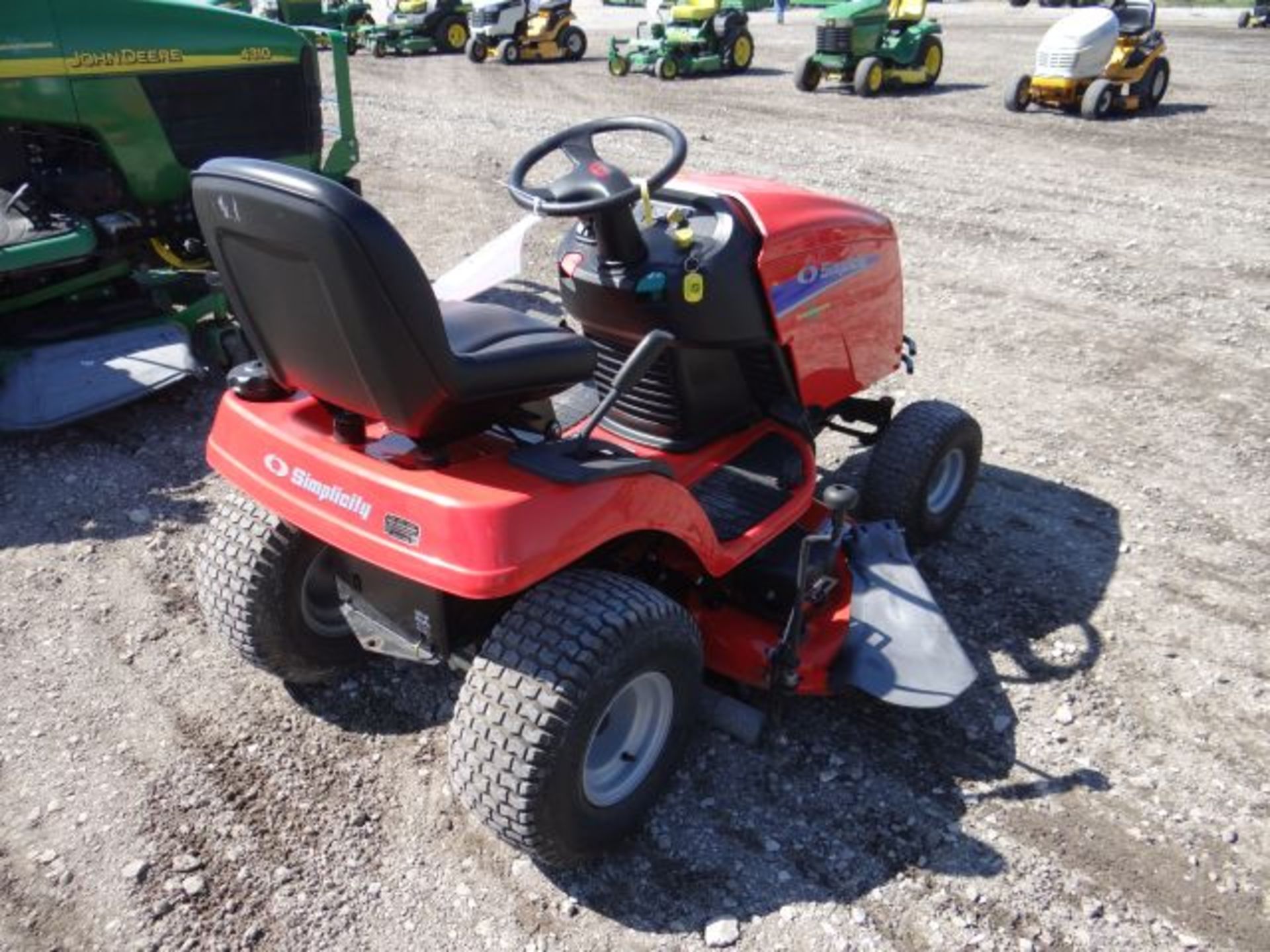 Lot 19887 - 2011 Simplicity Regent 23 Mower 114 hrs, 23hp, Air Cool, Hydro, 46" Deck, 2014219887 - Image 4 of 4