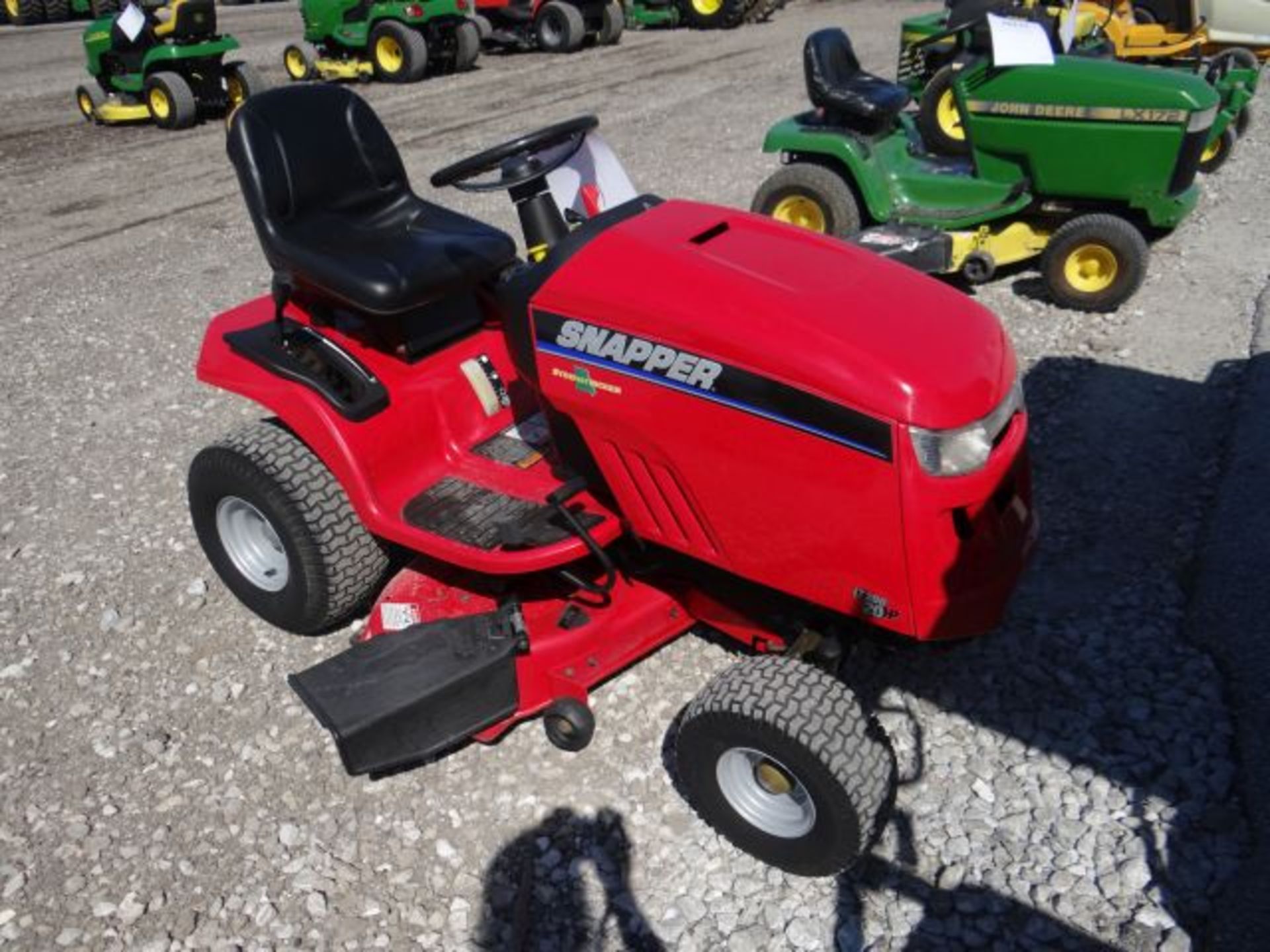 Lot 90831 - 2008 Snapper LT2042 Mower 532 hrs, 20hp, Briggs, Air Cooled, Hydro, 42" Deck, - Image 2 of 4