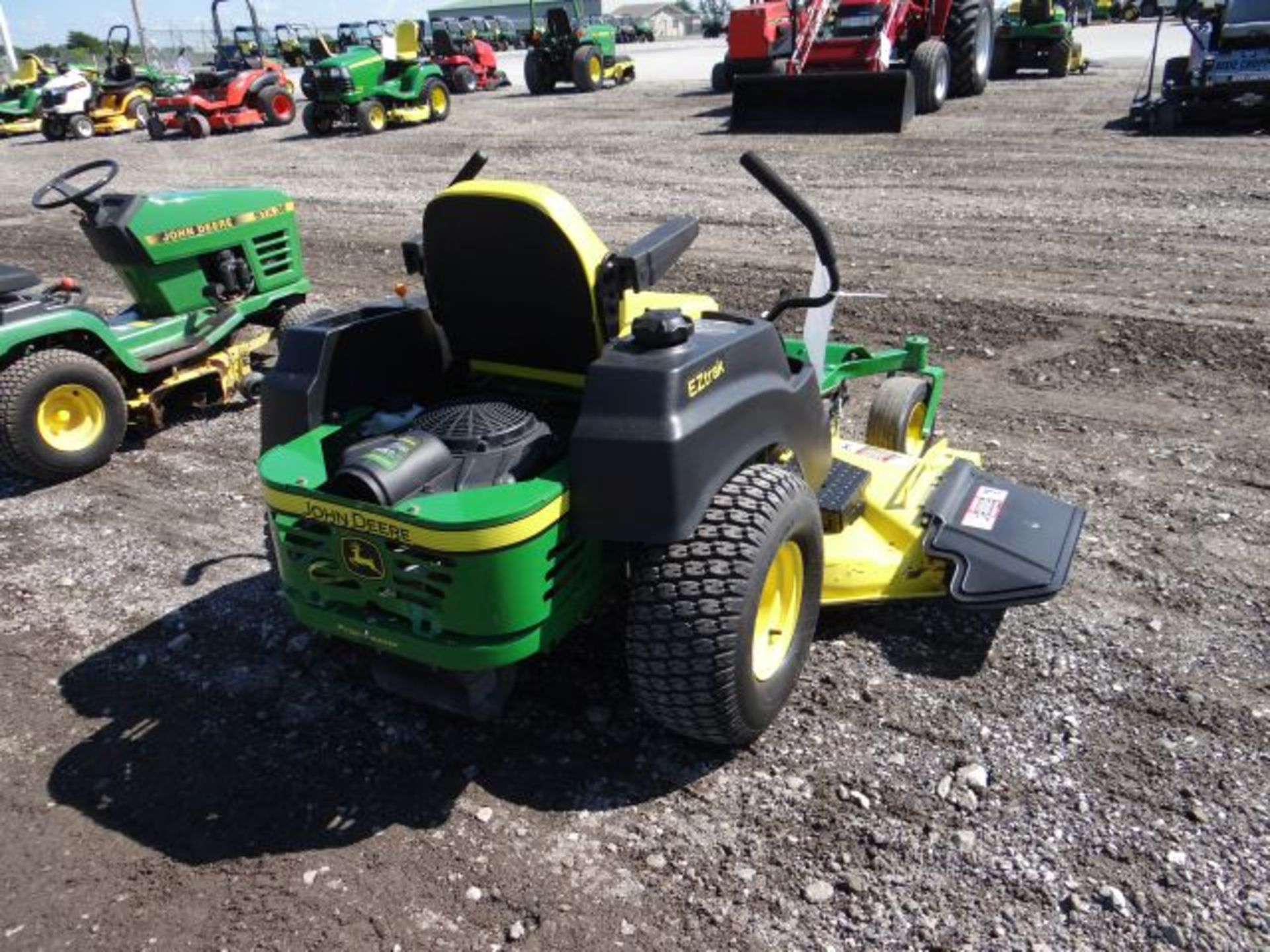 Lot 649 - 2011 JD Z465/62 EZtrak Mower 87 hrs, 27hp, Briggs, Air Cooled, Zero Turn, 62" Deck, - Image 4 of 4